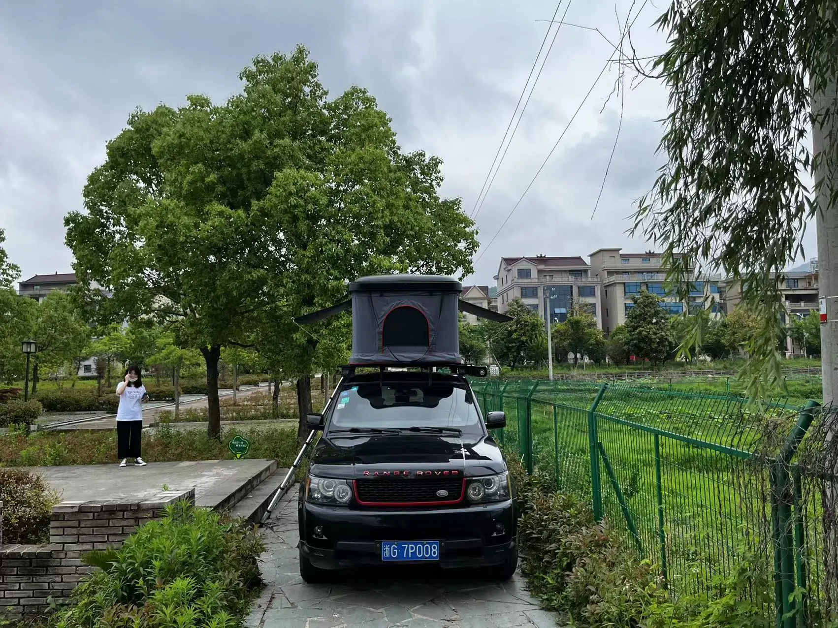 Factory Price Auto Hard Shell Car Roof Top Tent Waterproof Four Seasons Camping Tent Outdoor Travel Hiking Double Layer 2-Person