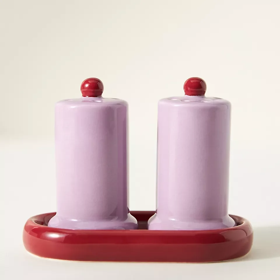 Newest color glaze herb spice tools 2pcs kitchen seasoning shakers minimalist ceramic salt and pepper shaker with tray