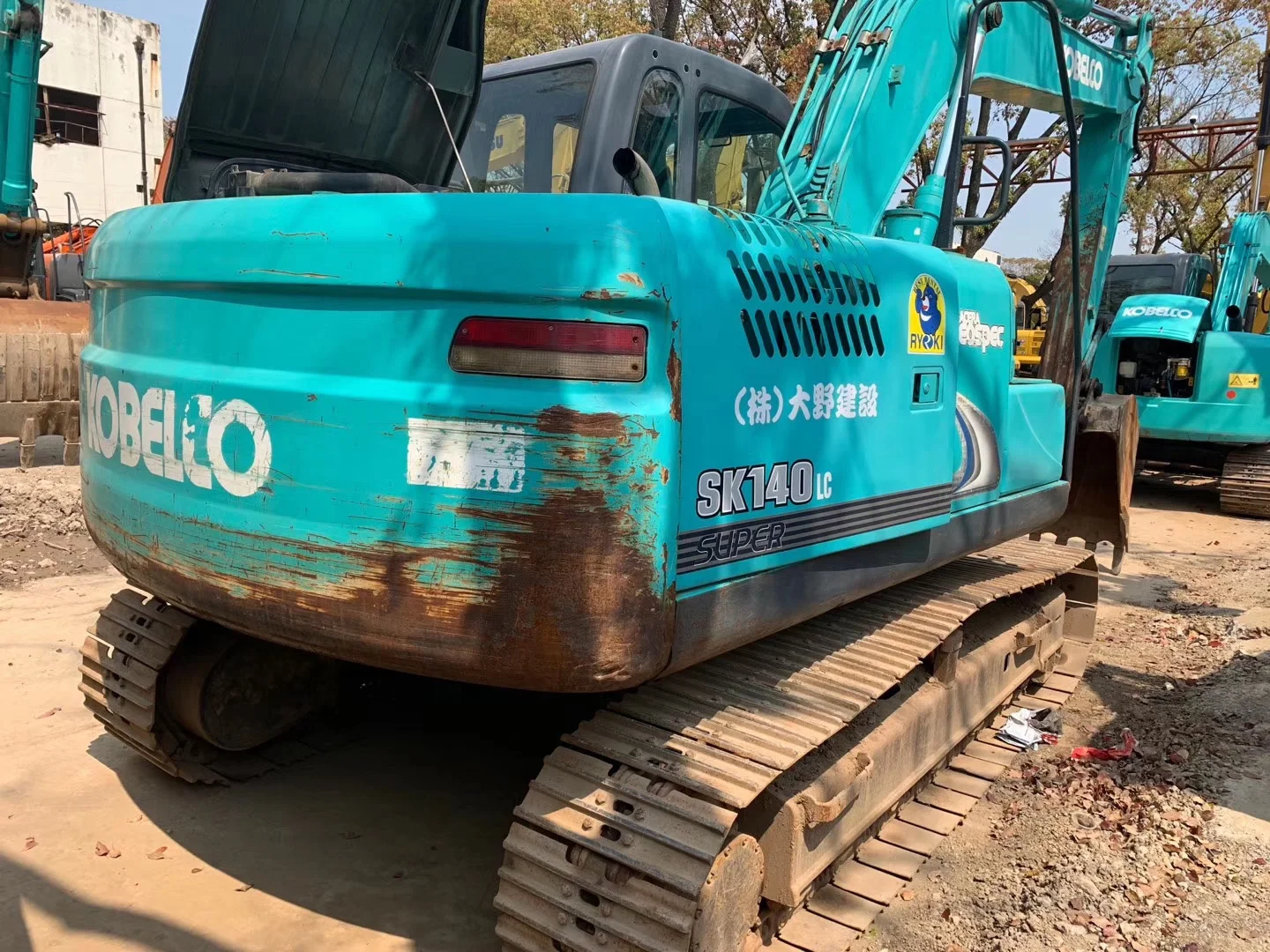 
Exporting Japanese original used Kobelco SK140 excavator in my warehouse 