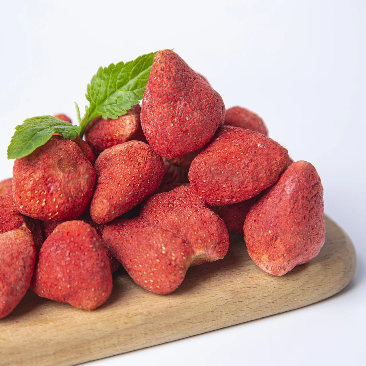 Delicious Healthy Natural Freeze Dried Strawberry Fruit Freeze Dried Strawberry Whole 25-35mm