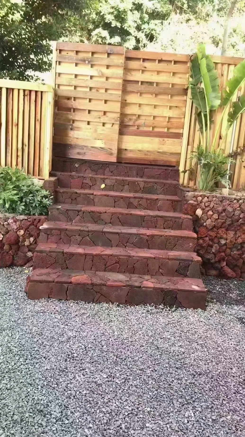 Wholesale Natural Stone Red Volcanic Basalt Lava Stone Rock Wall Cladding Brick Tiles