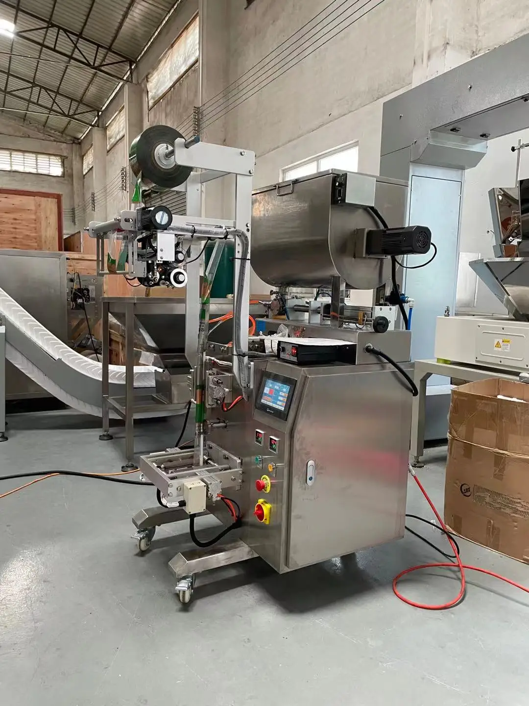 Full automatic packaging liquid soy sauce weight chili sauce pouch filling packing machine