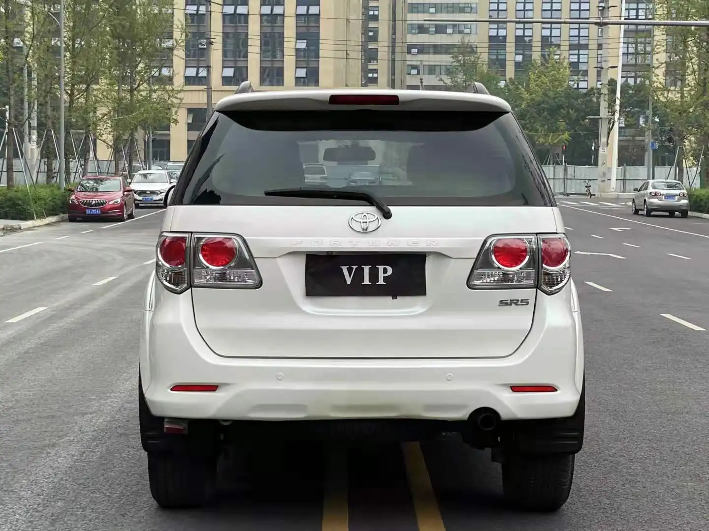 Оптовая продажа высокое качество 2017 fortuner сделано в Китае дешевые использованные автомобили левый руль для Toyota