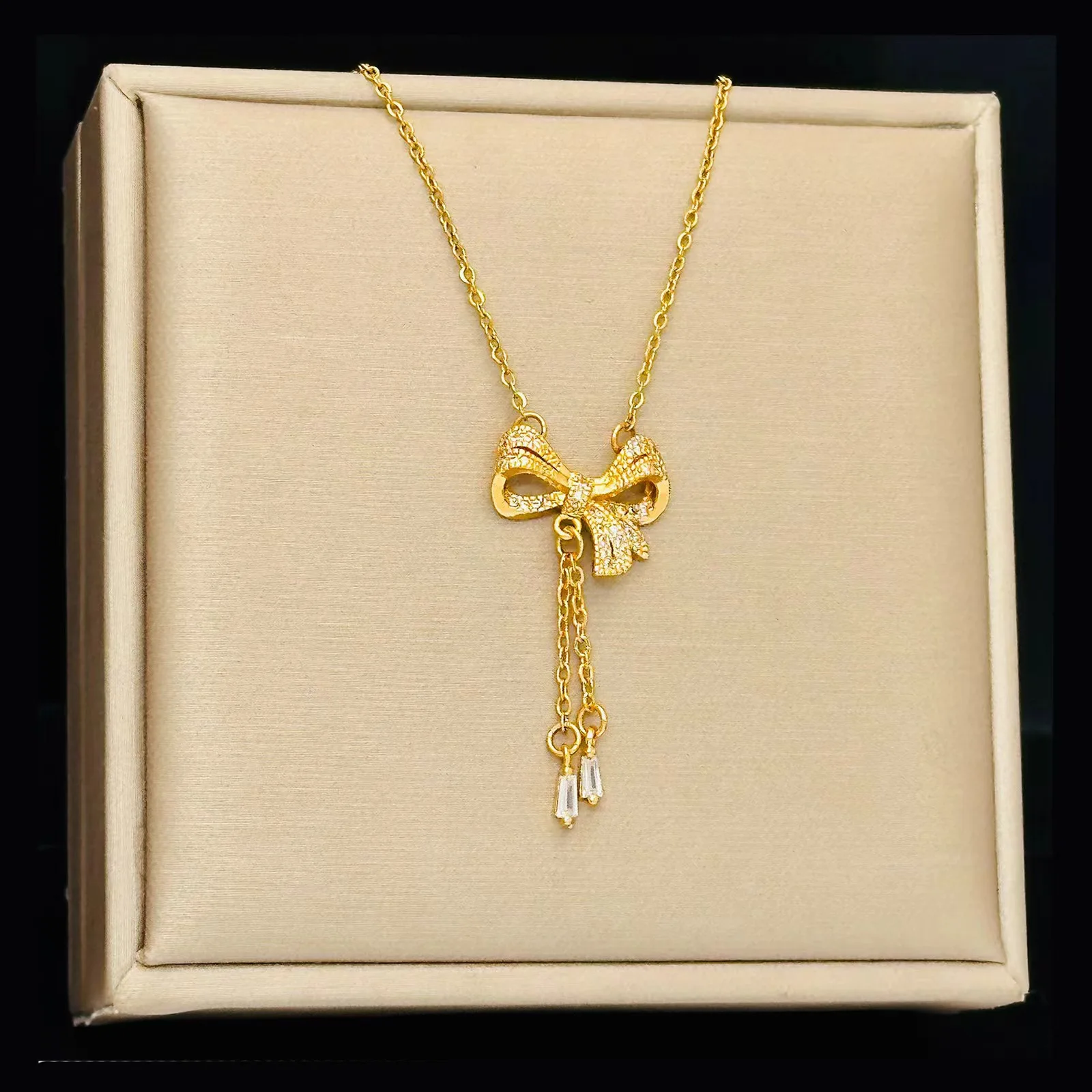 Stainless steel jewelry wholesale Fashion Animal Butterfly pendant necklace, women plated 18K clavicle chain butterfly necklace