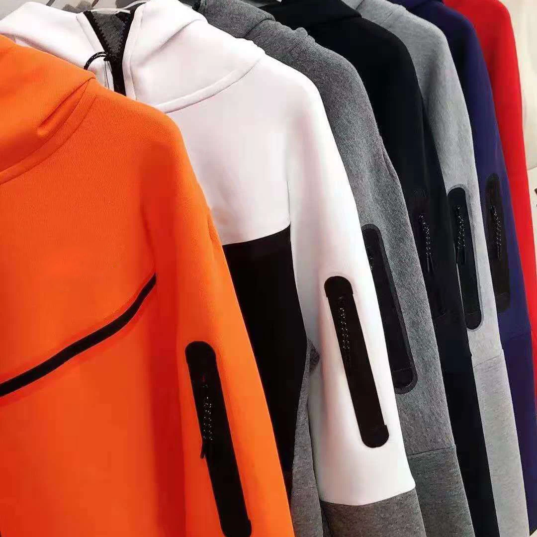 2021 wholesale Custom embroidered logo men sweat suits set  winter thick plain hooded tracksuit  polyester sport swer jogger