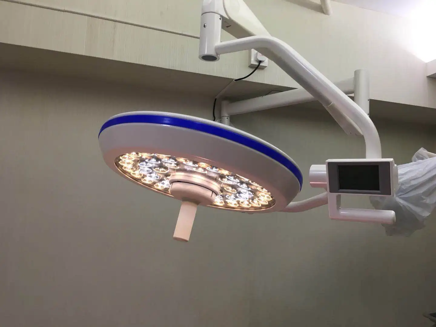 Wholesale Price  Single Head 160000 Lux Theater Room Light LED Shadowless Light Led Surgical Lights