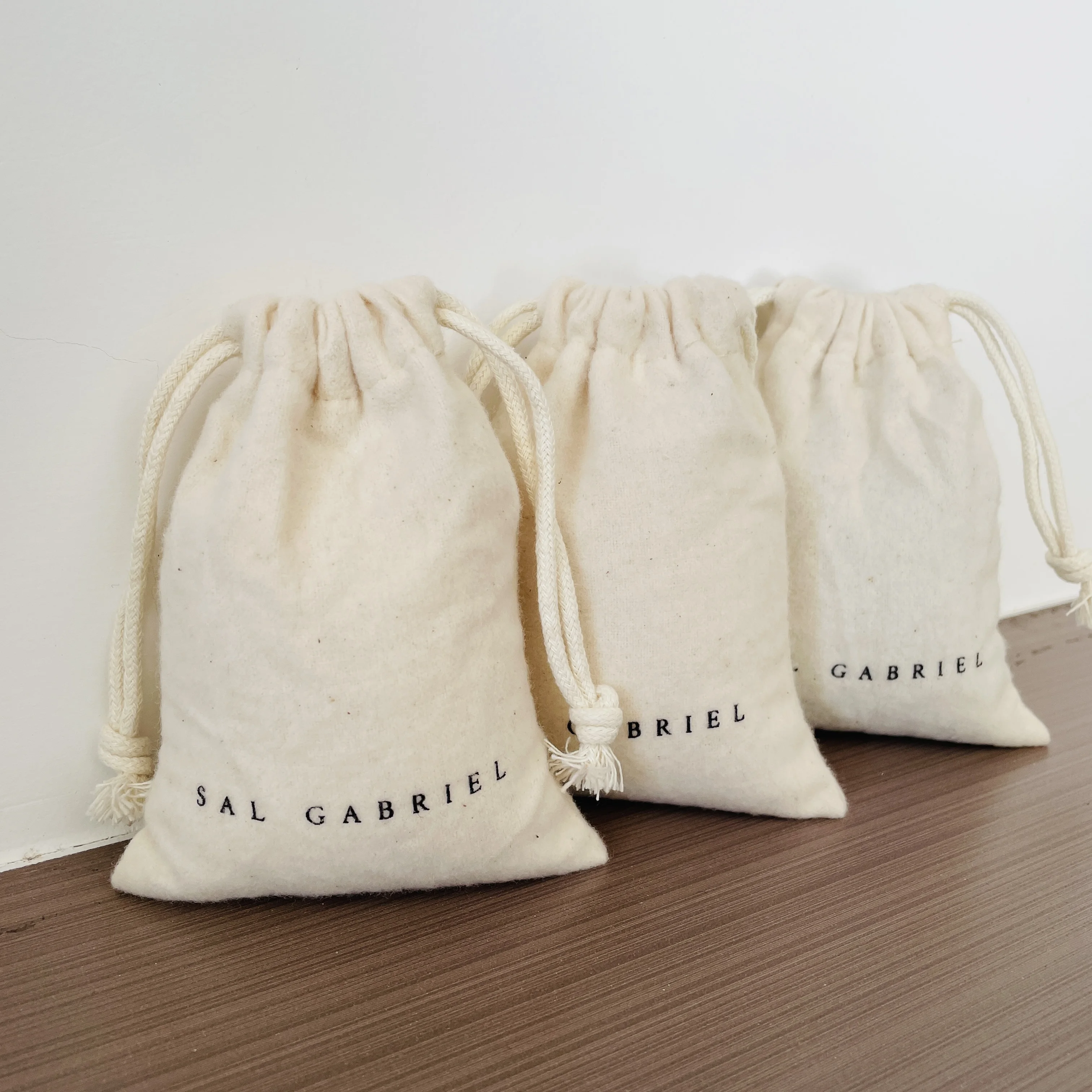 Hot Selling Organic Cotton Drawstring Dust Bag Soft Small Calico Flannel Fabric Jewelry Pouch Bags Recyclable Gift Packaging