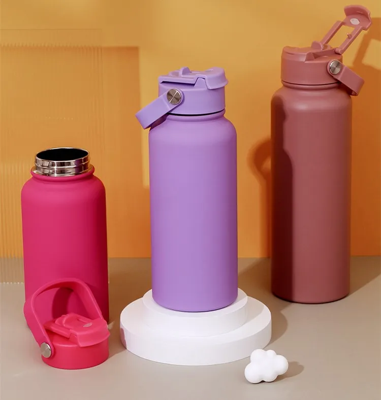 BPA FREE Stainless Steel Vacuum Flask  with Handle Straw Lid for Gym,office ,home,travel 22oz 28oz 40oz with Silicone Sleeve