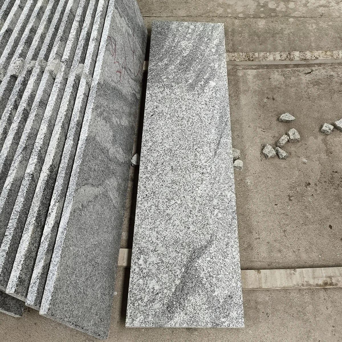 Natural mountain gray granite slab paving stone granite stone outdoor decorative granite tiles