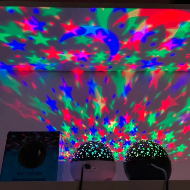 Низкая цена OEM 5V RGB музыка меняющая цвет лампа Синие зубы светодиодная музыкальная