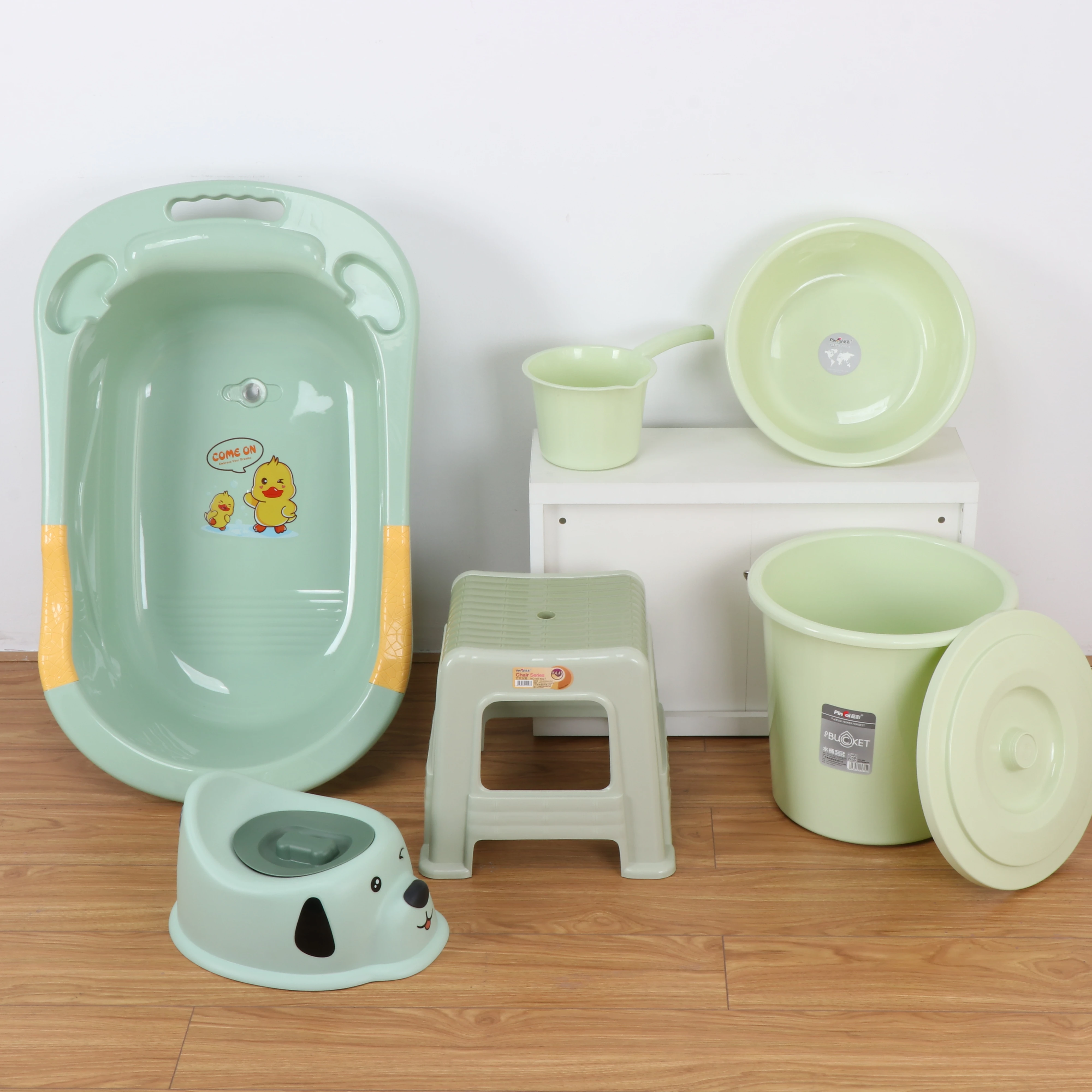 Factory OEM/ODM Plastic Baby Bath Tub Set Have Basin Water Bucket Scoop Chair Potty Laundry Basket Rack
