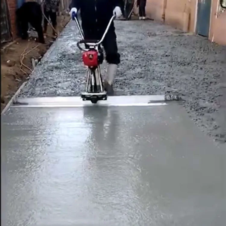 Hand-Held Gasoline Electric Vibrating Ruler For Concrete Pavement Vibrating Scraper