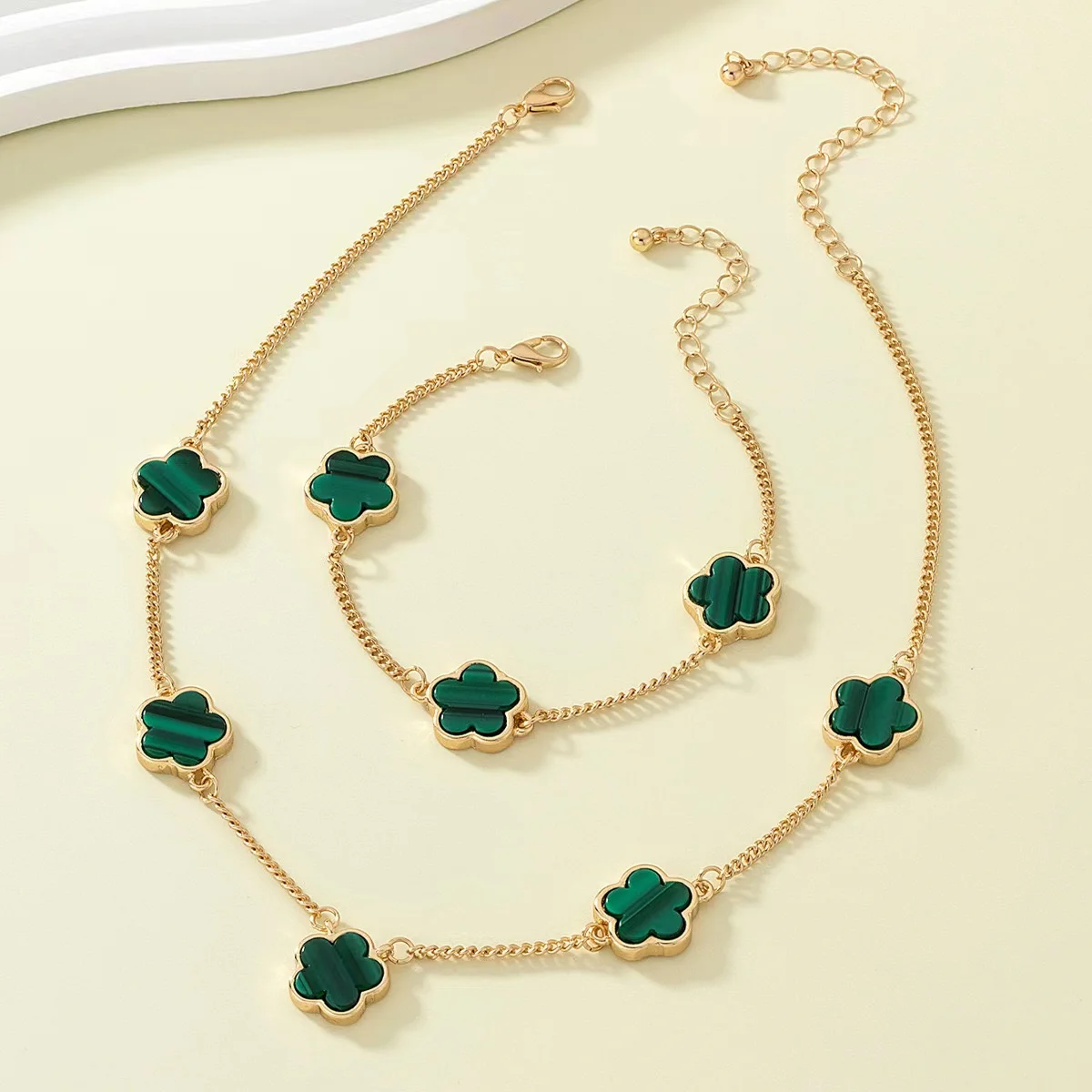 United States cross-border hot new style five-leaf flower necklace bracelet set of female niche plum pendant collarbone chain