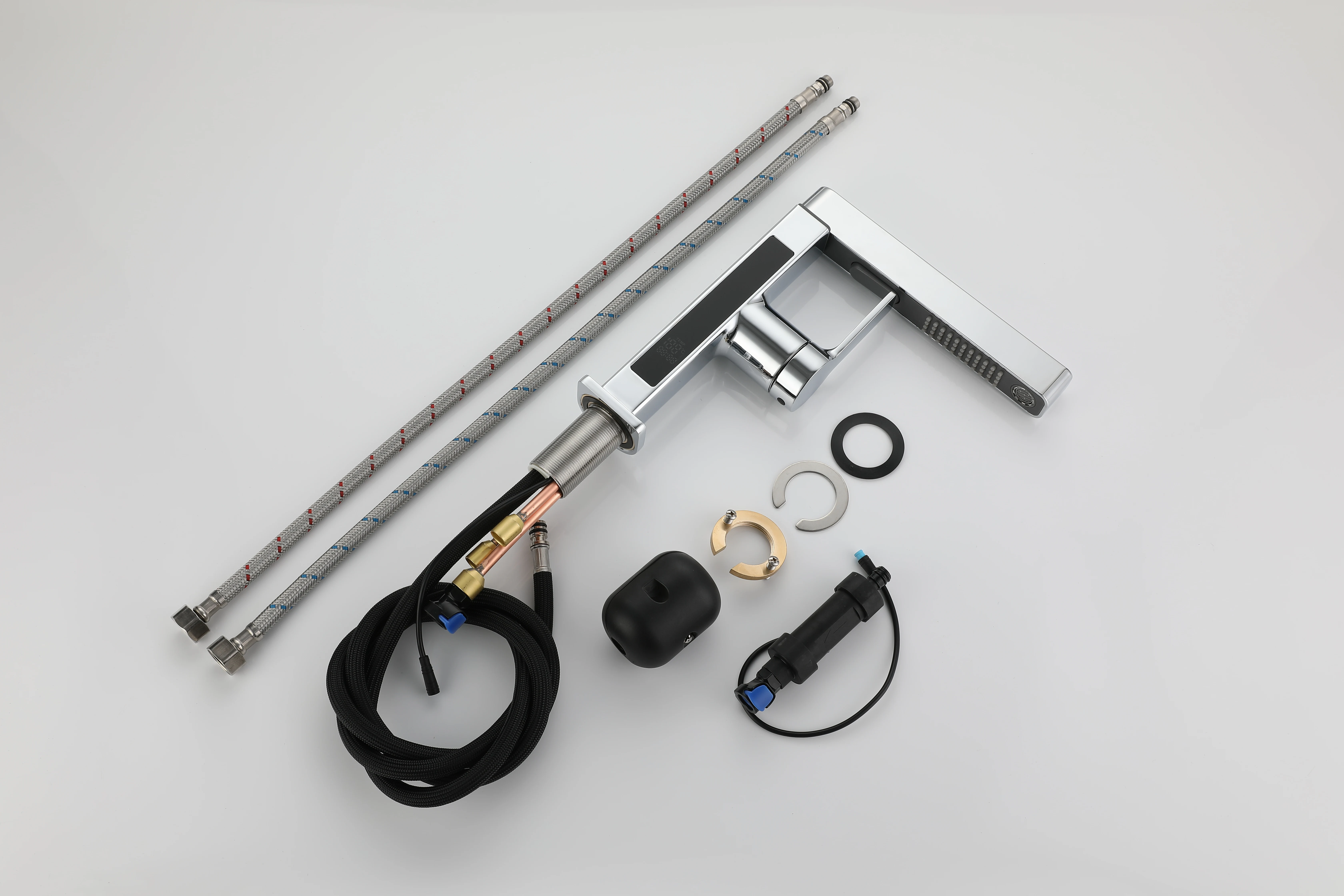 Digital Temperature Display Chrome Color Deck Mounted Pull Out Spray Lavatory Sink Bathroom Basin Faucet Mixer Tap