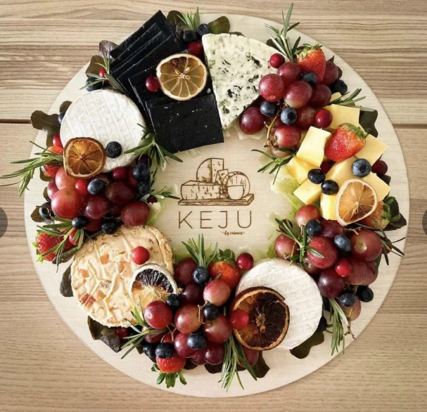 Popular Cheese Cake Snack Dessert Fruit Salad Grazing Charcuterie Wooden Round Box With Wooden Cover Christmas Gift Box