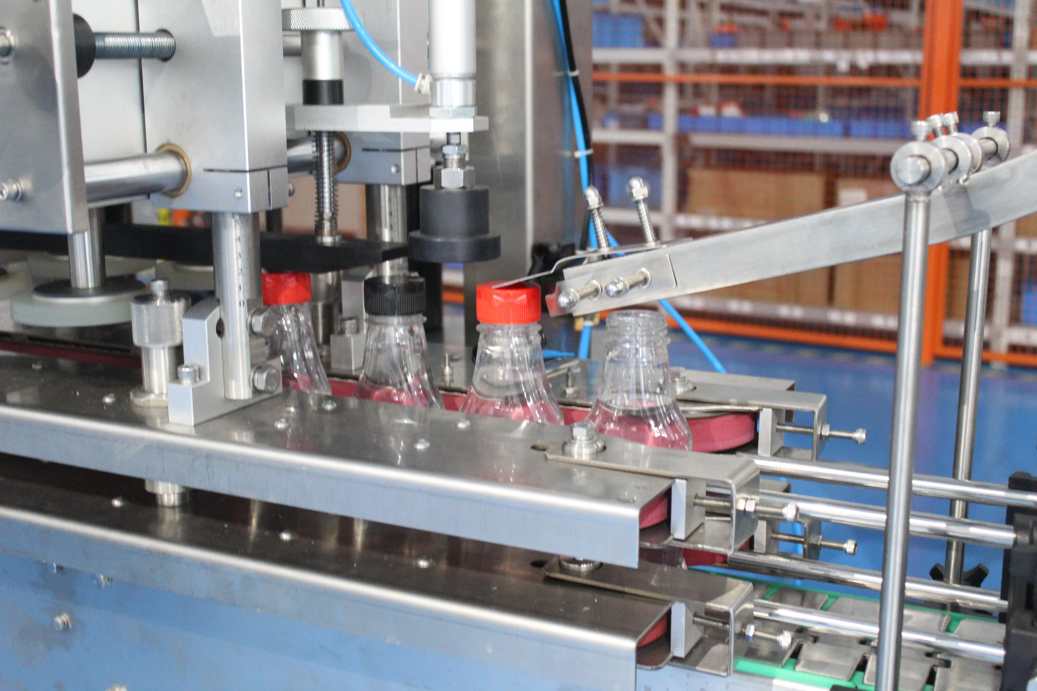 High Speed Linear Jam Honey Chilli Sauce Bottle Screw Capper Twist off Spray Capping Machine