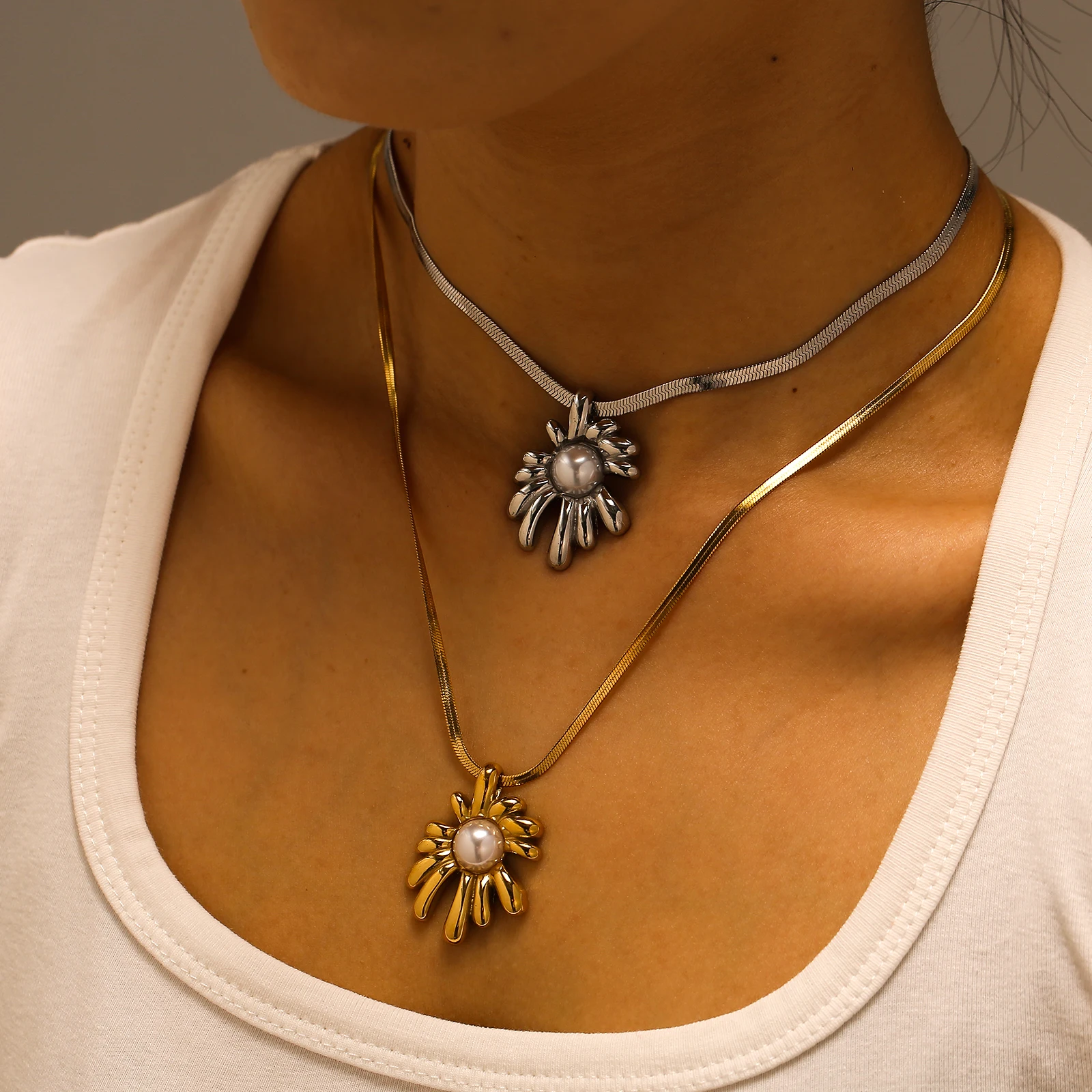 Chunky Baroque Pearl Choker Necklace Non Tarnish Stainless Steel Sunflower Pendant 18K Gold Plated Pearl Necklace Jewelry