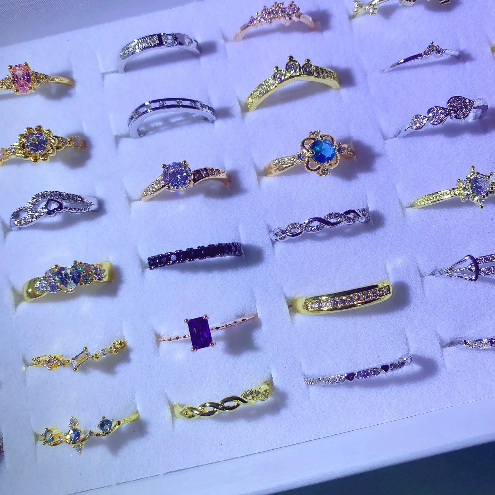 Ins Korean Mix Design Luxury Bling Rhinestone Crystal Engagement Rings Gold Silver Plated Iced Out CZ Nail Band Ring Jewelry