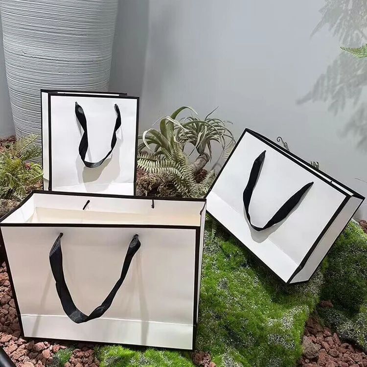 Hot Style White Foil Lined Paper Bag in Vietnam Gift Bags Paper Bag Packaging