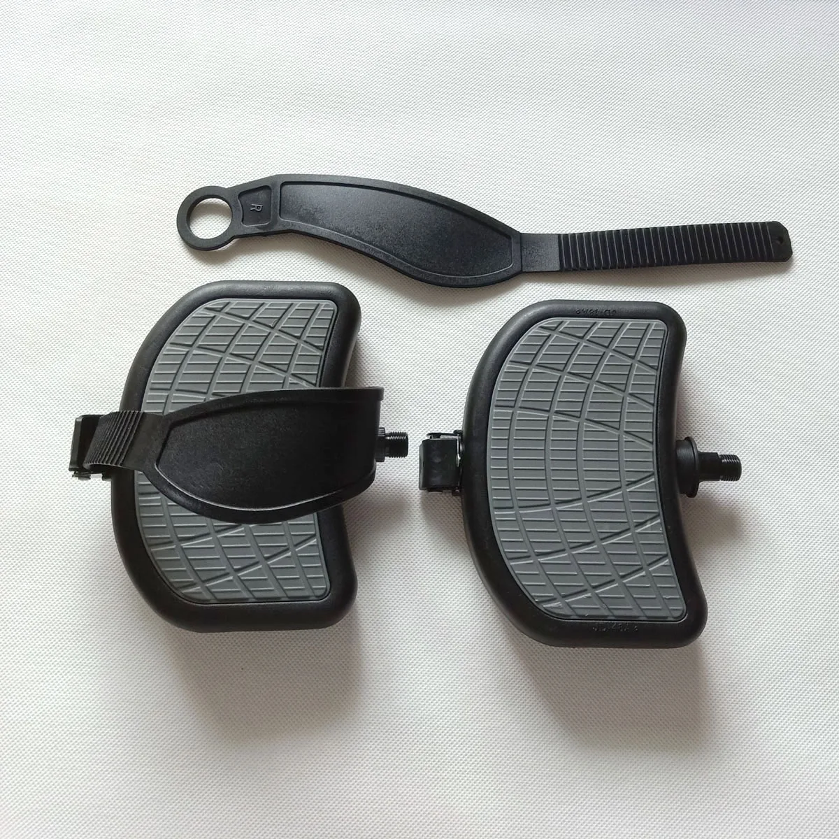 Exercise Bike Parts Upright Bike Plastic Pedals With Straps Life fitness replacement JD-48A