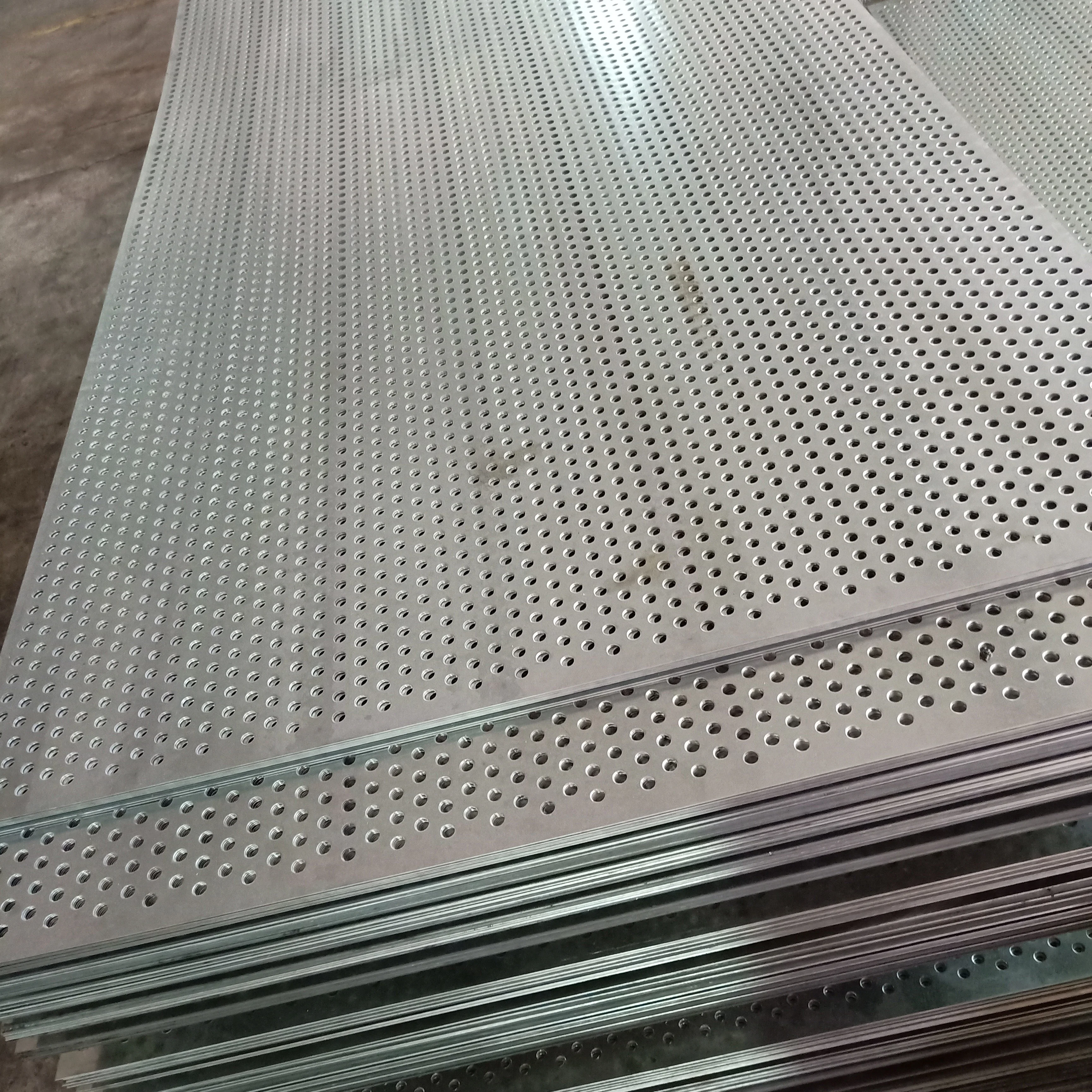 Perforated grilles metal mesh panel iron stair mesh deck for construction