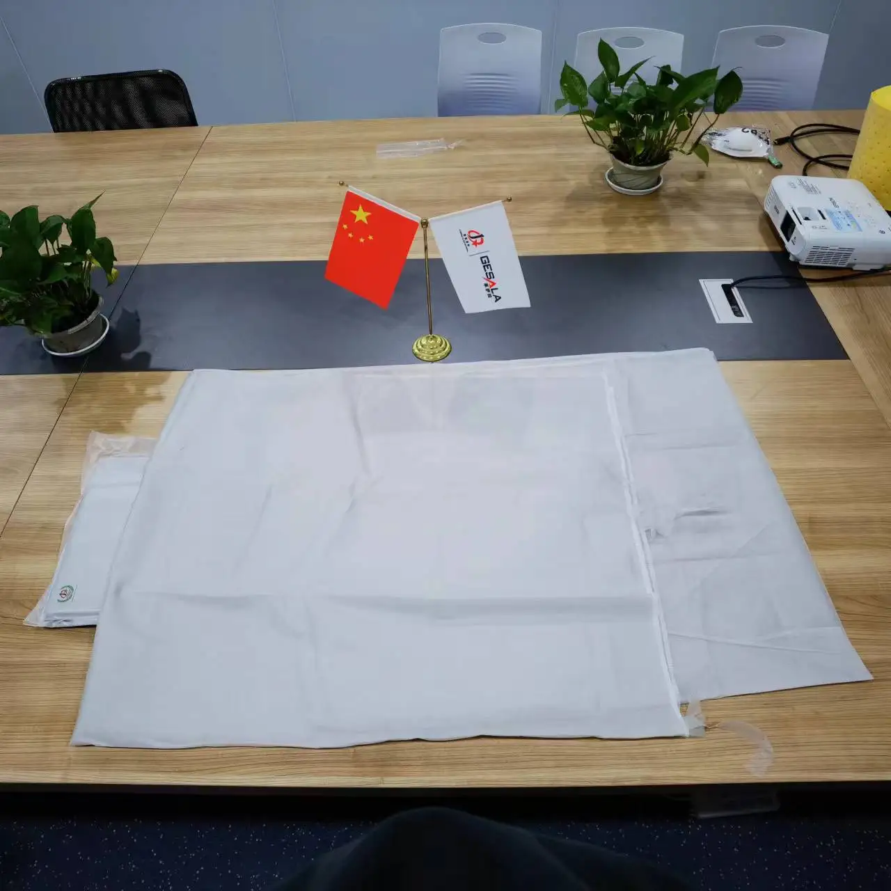 Graphene New! Travel-Safe Disposable Cover Sheets Disposable Comforter Cover,Pillowcases, Perfect for Hotels & Trips (King Size)