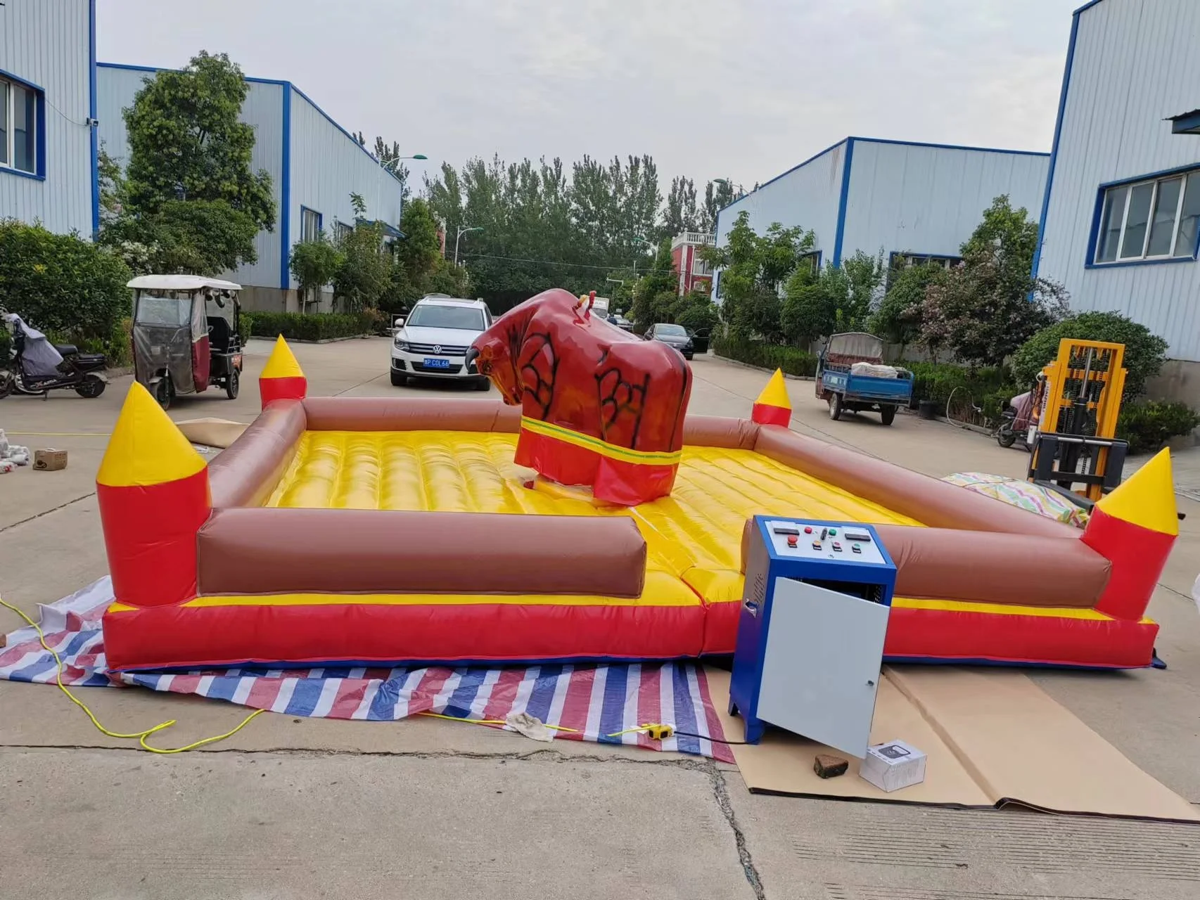 High Quality Customized Amusement Park Ride Inflatable Bullfighting Machine with Rodeo Bull and Inflatable Mattress
