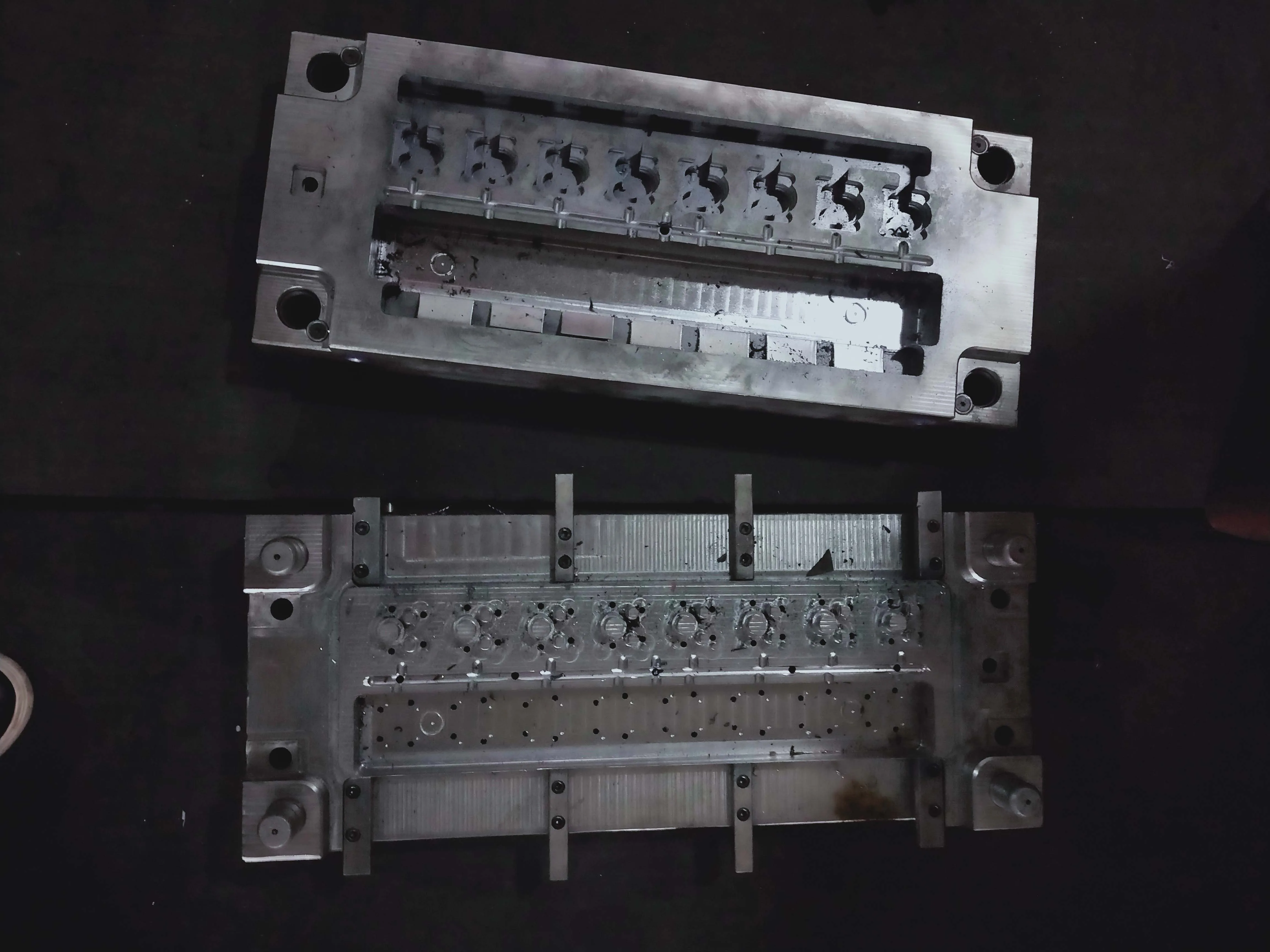 Wire Pipe Riding Card Fixed Buckle PPR Flip Cover Row Connecting U-type Line Mould Manufacturing