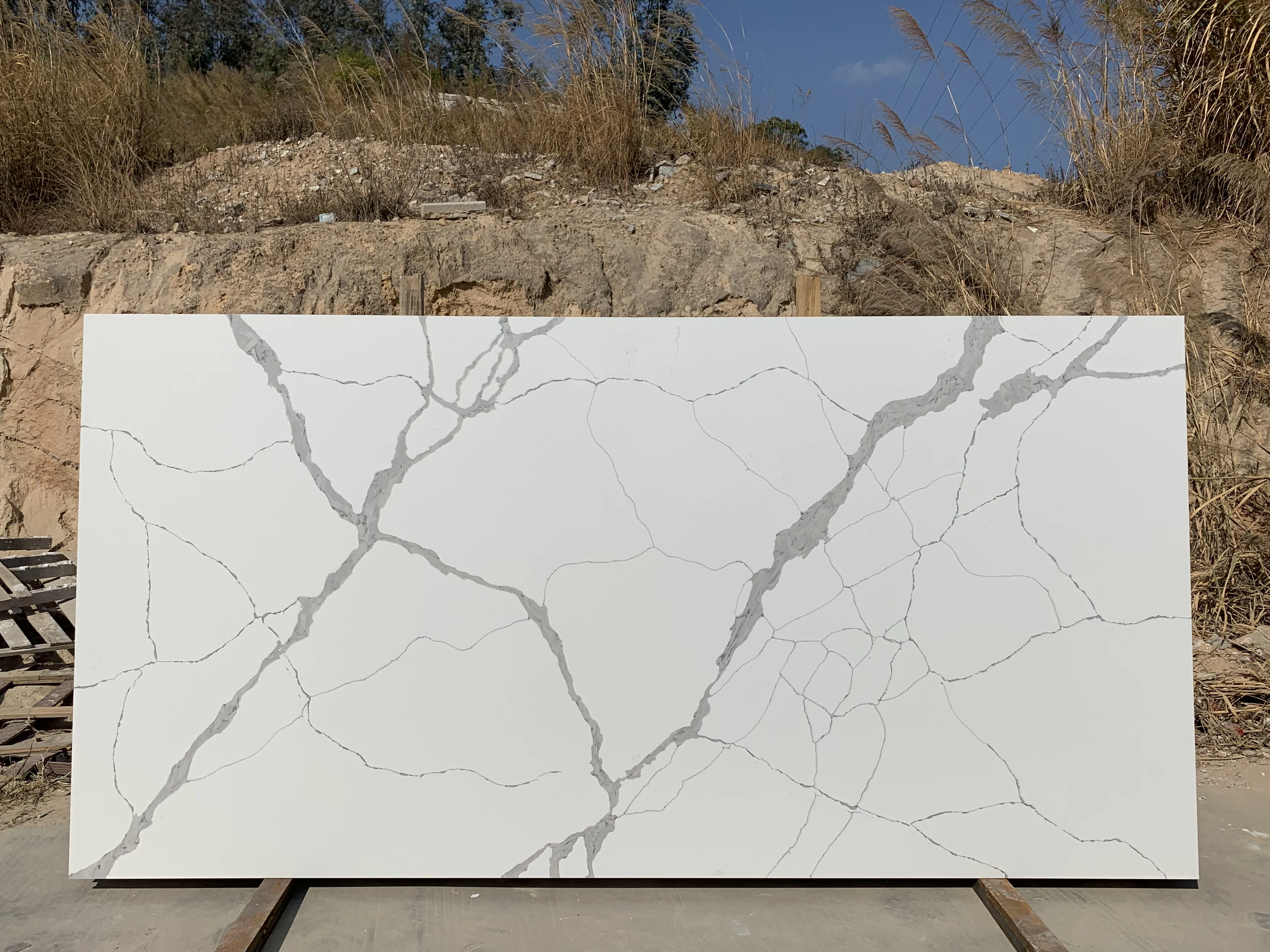 Good Quality New Design Artificial Crystal Quartz Stones With Good Price Polished Quartz Stone Counter Top White Quartz Stone