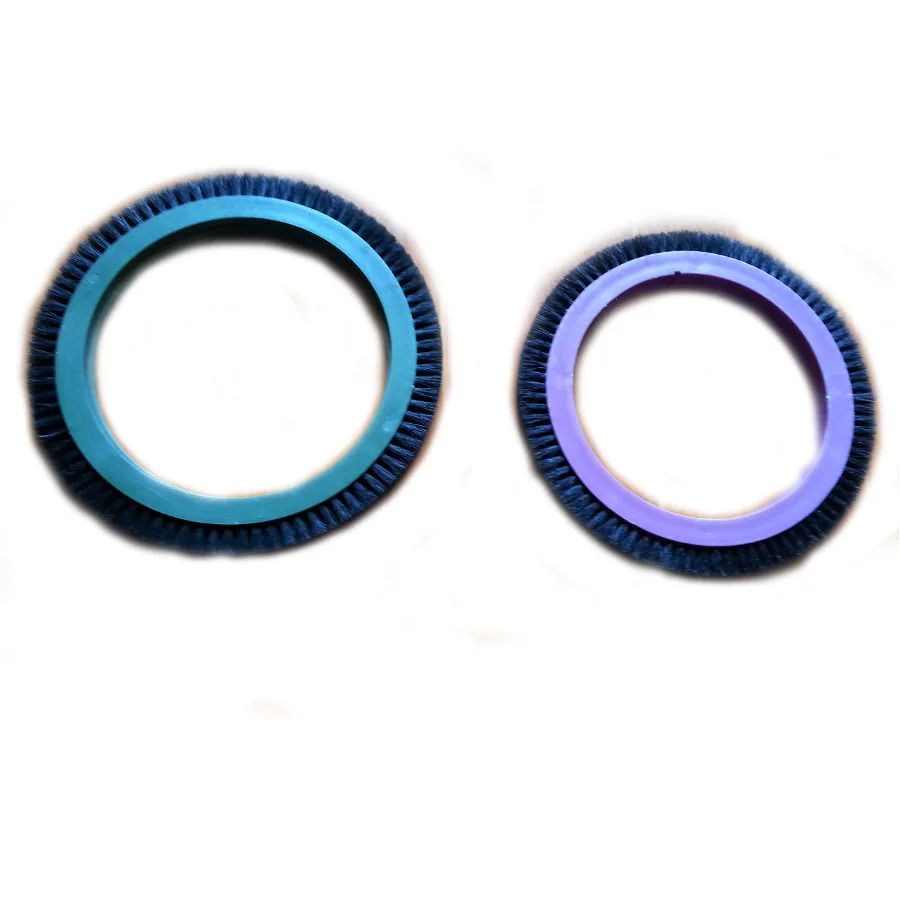 Wheel textiles cleaning brush for dyeing machine