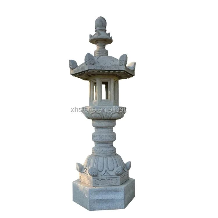 Изысканный японский каменный фонарь kasuga из