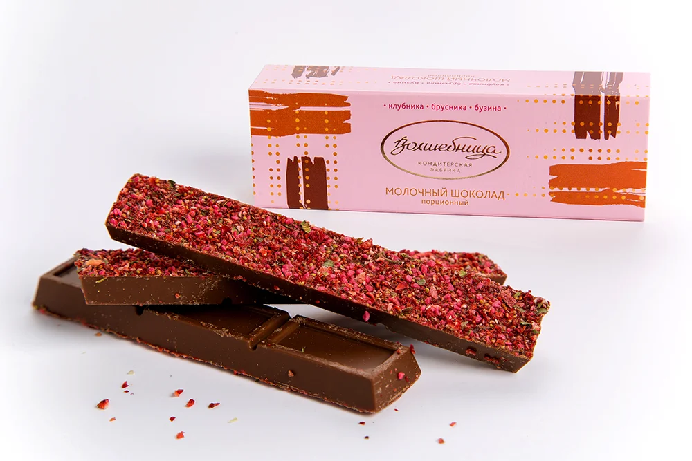 Volshebnitsa Portioned chocolate with toppings (strawberry, lingonberry, elderberry)