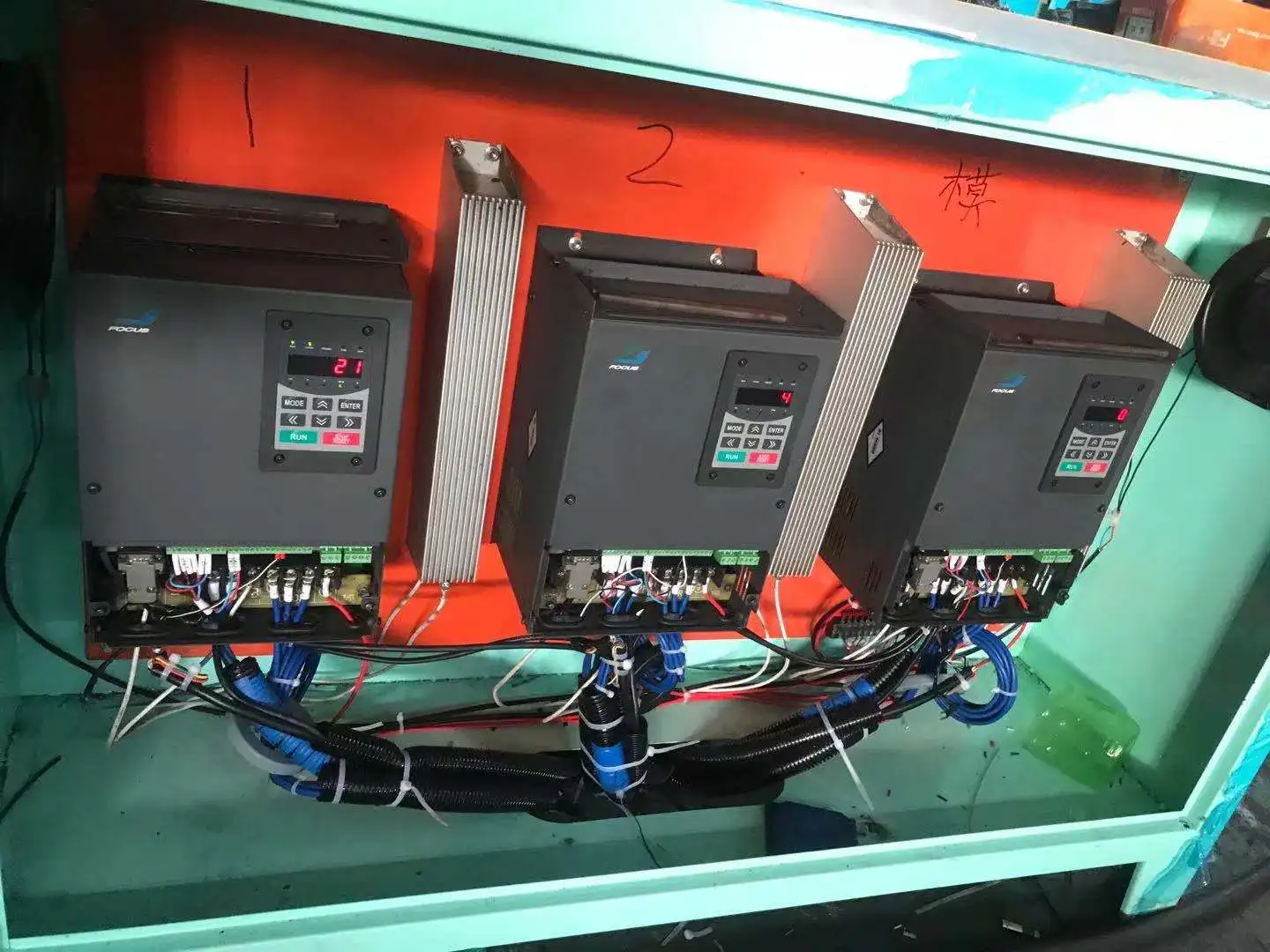 Продажа с завода, использованные тапочки/спортивная подошва, одноцветная машина для литья под давлением обуви EVA