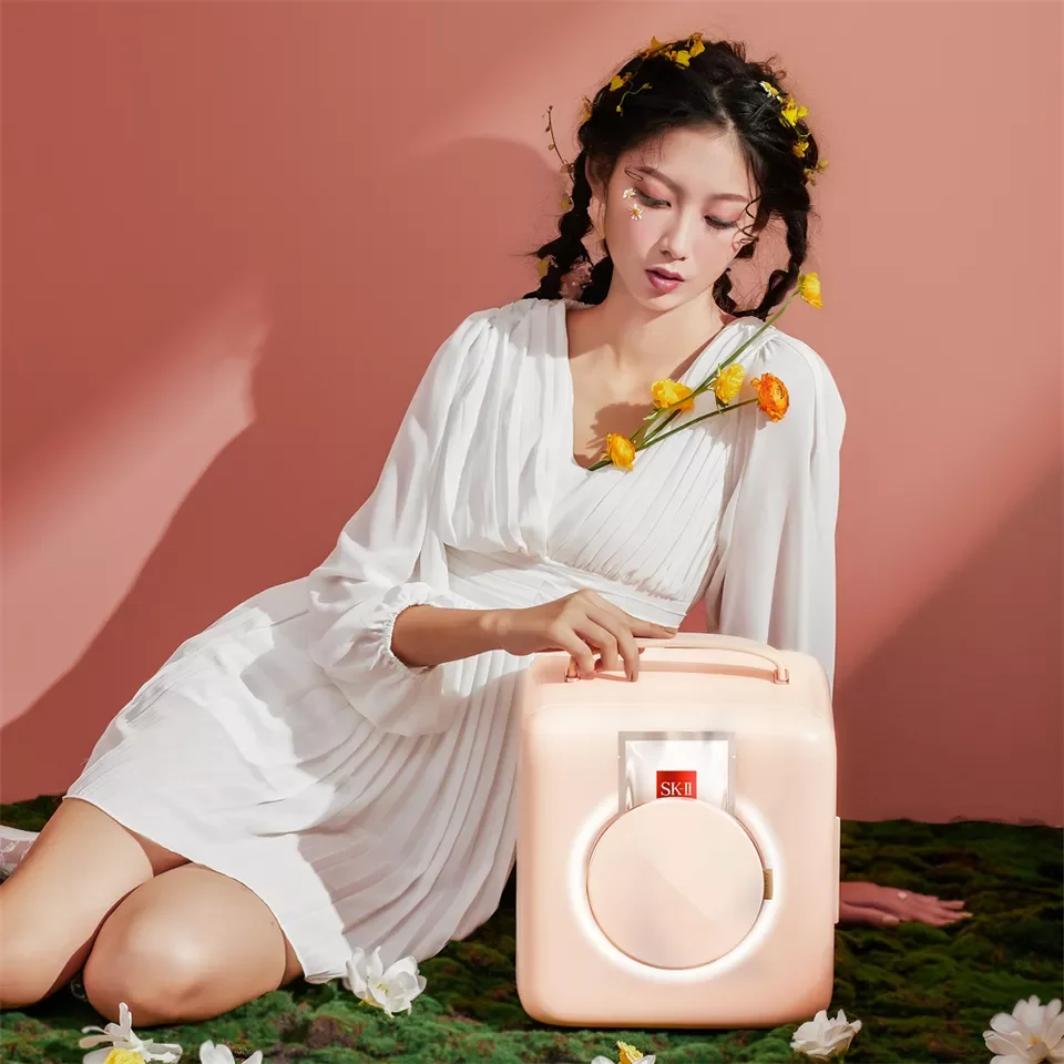 Custom OEM Private Logo Cosmetic Small Refrigerator Led Light Beauty Refrigerator Mini Makeup Fridge