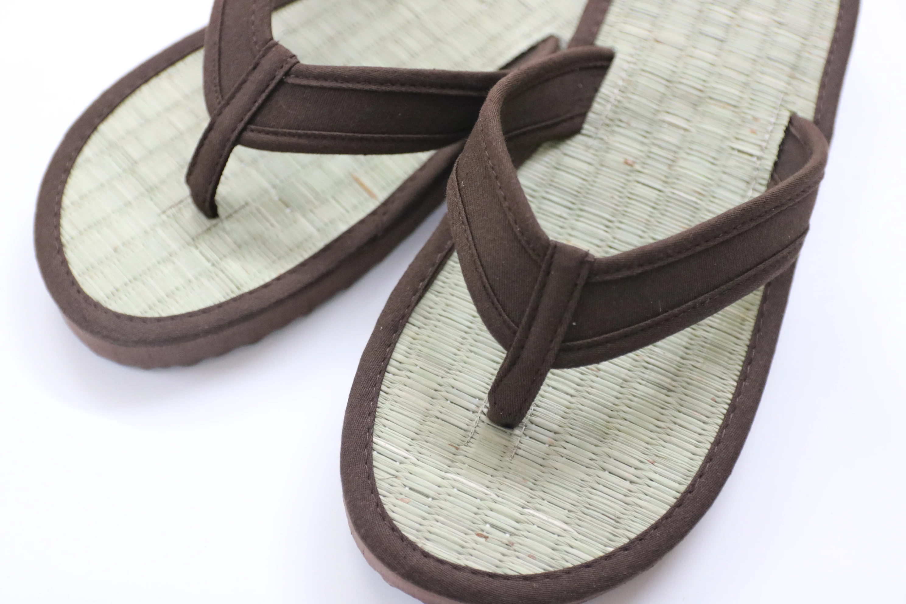 High Quality Super Light Durable Seagrass Cinnamon Slides Massage Flip Flops Slippers Ladies Men Beach Usage Rubber Winter