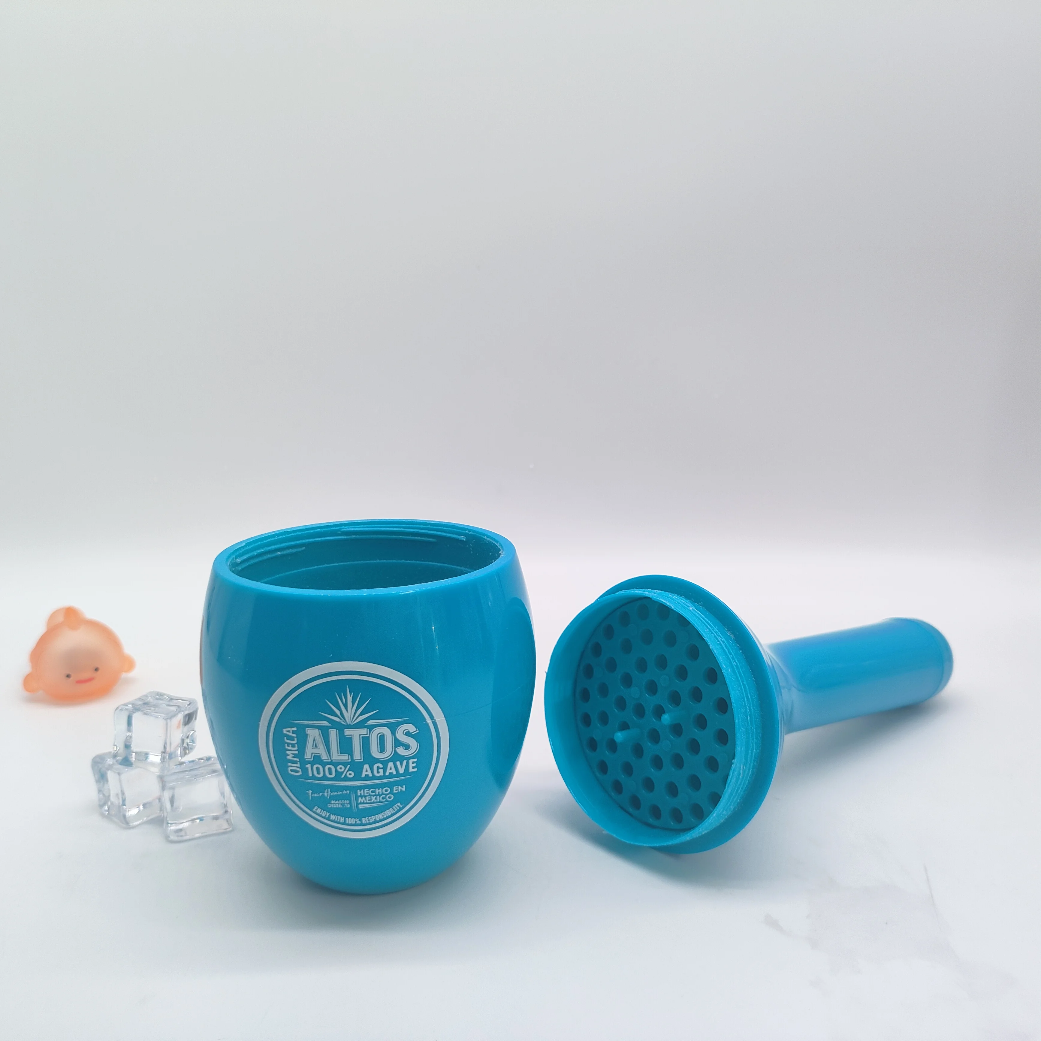 New design Customized Logo Party Essential Compact and Cute Shaker Tool Cocktail Shakers plastic Wine Shake Drinking Cup