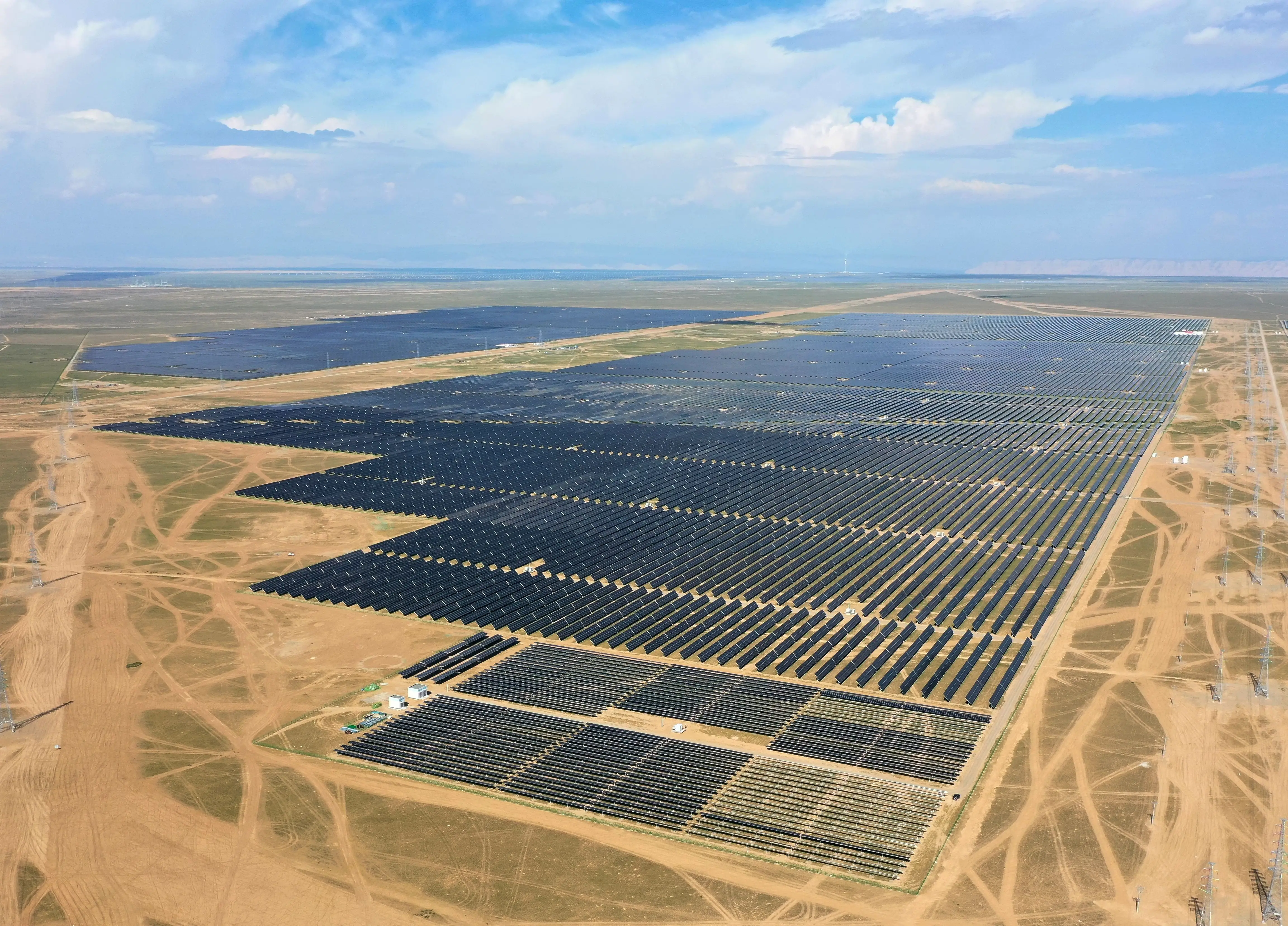 Купите солнечные панели CanadianSolar N-type TOPCon технология двухфазного двойного стекла фотоэлектрическая Панель монокристаллический модуль 685W ~ 715W