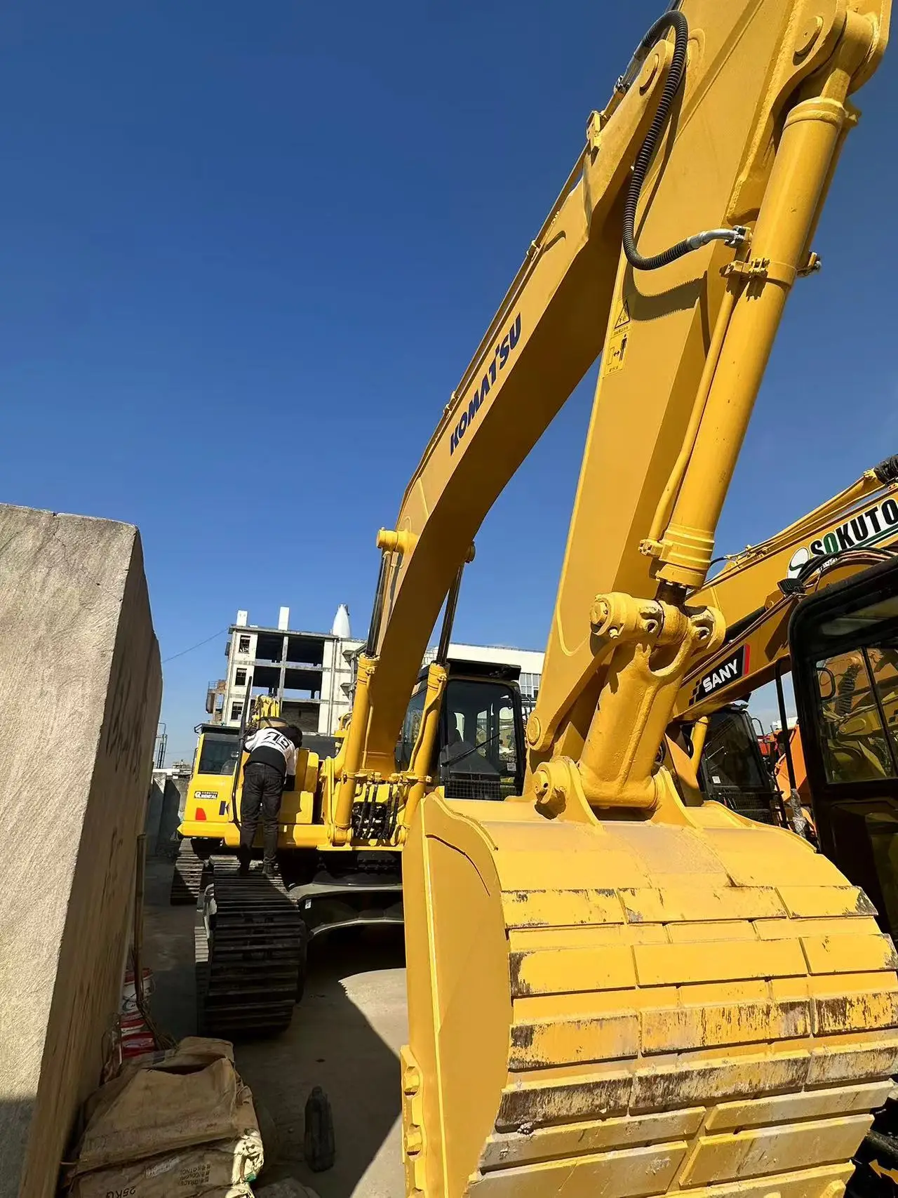 Безусловно Подержанные гусеничные Экскаваторы komatsu 30 тонн для добычи pc300 подержанные p300 220