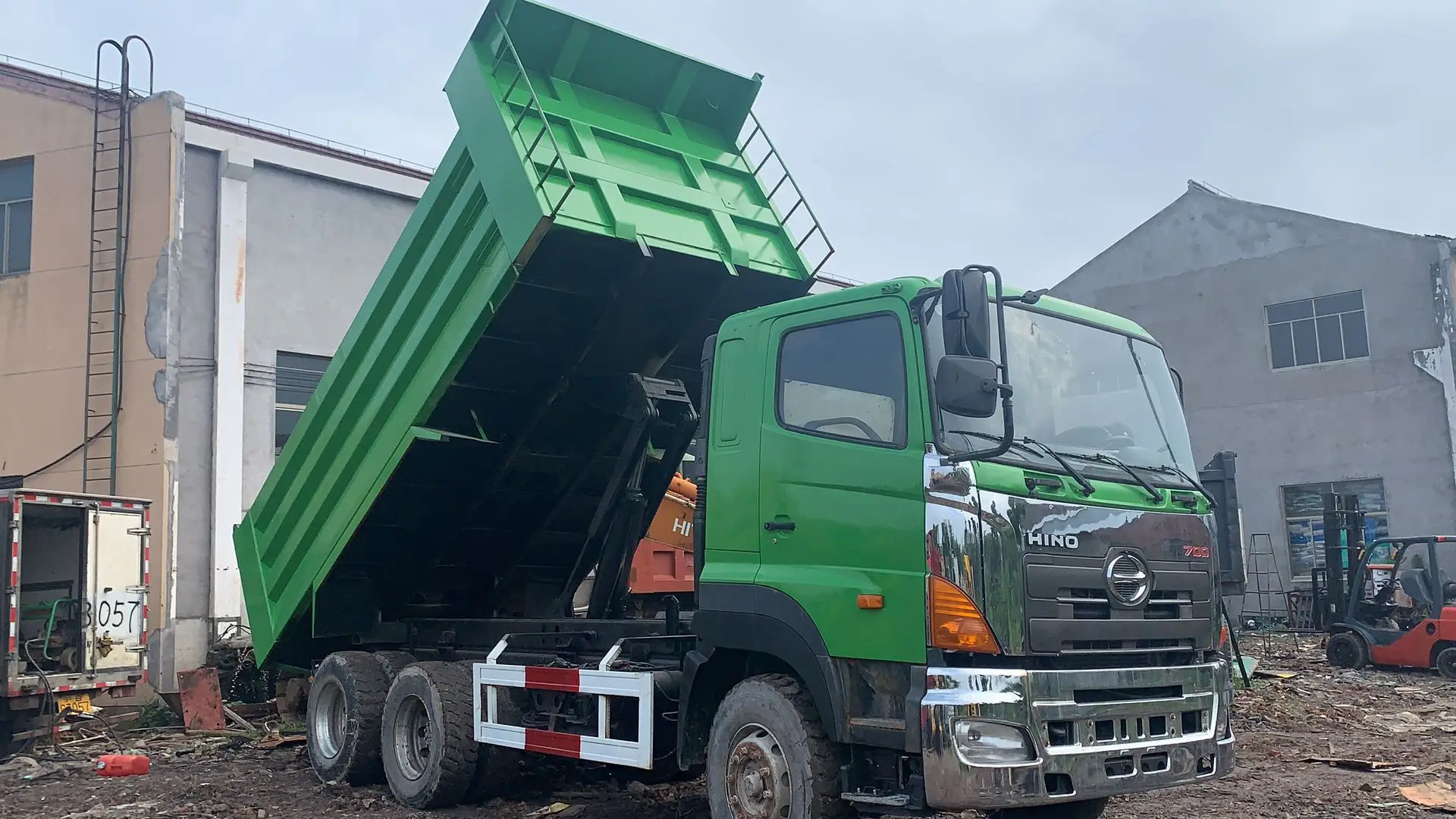 Б/у самосвал HINO 700