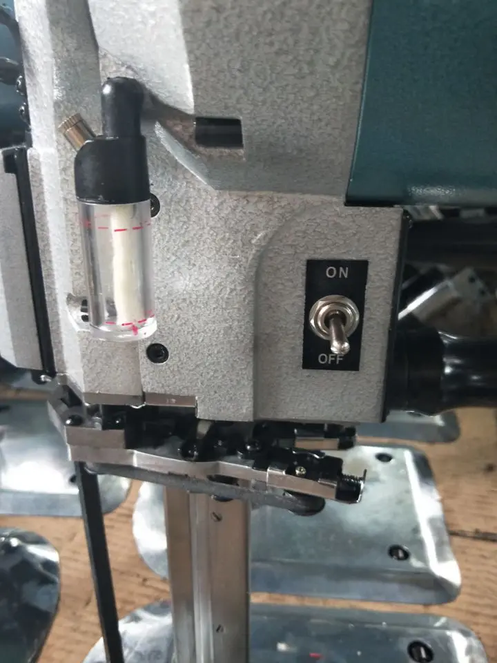 
CZD-103(750W) KM (KS-AUV) type straight knife auto sharpening cloth cutting machine / fabric /textile/garment cutting machine 