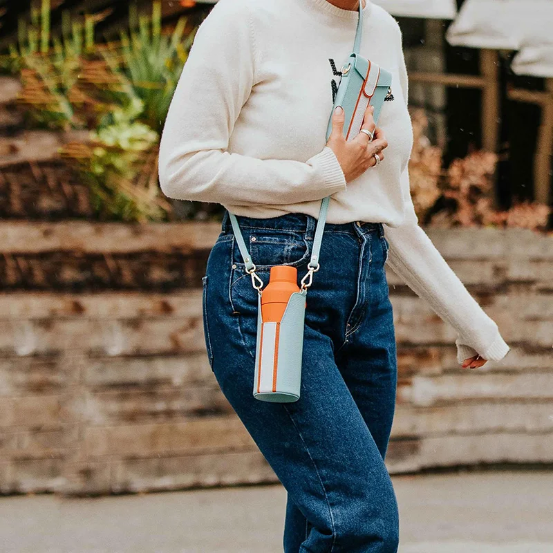 New Luxury Portable Wearable Leather Water Bottle Sleeve Carrier Bag Leather Holder Sleeve With Shoulder Strap