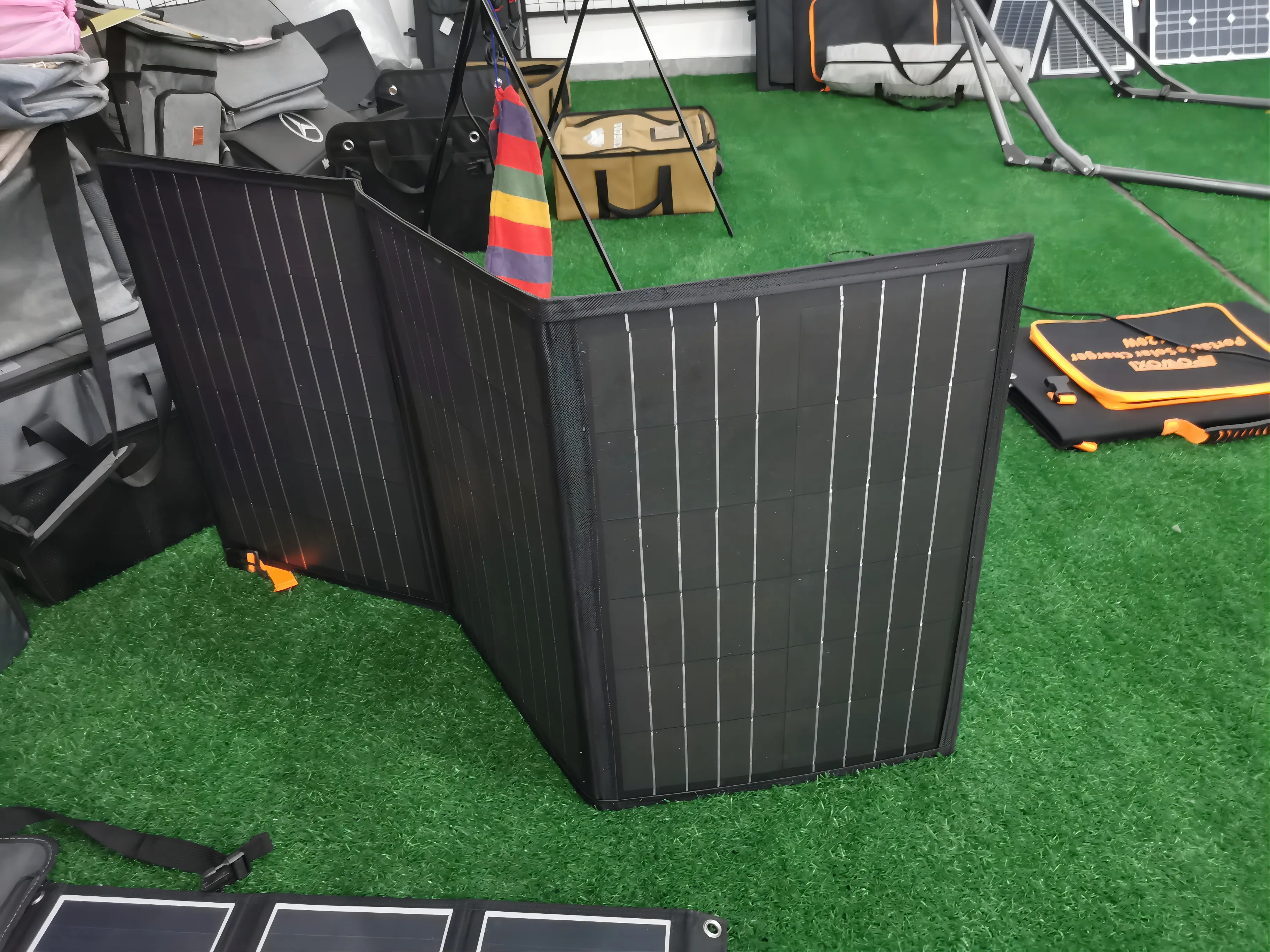 400W Portable Solar Panel Foldable & Durable Waterproof IP68 For Outdoor Adventures Foldable Solar Panel ETFE CA-1020