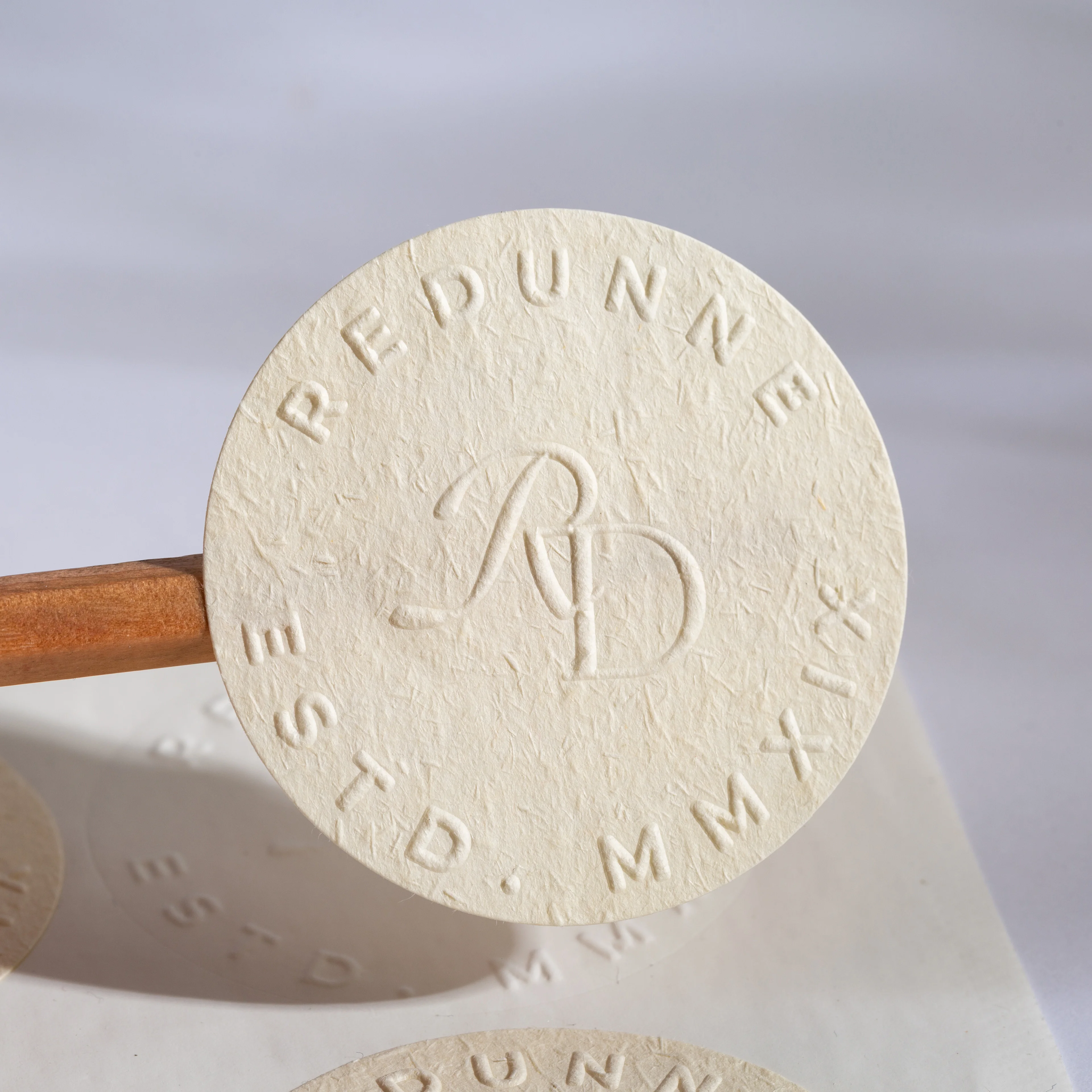 Customized Printing Logo Brand Special Texture Paper 3D Embossed Logo Sticker Packaging Labels for Perfume Bottle