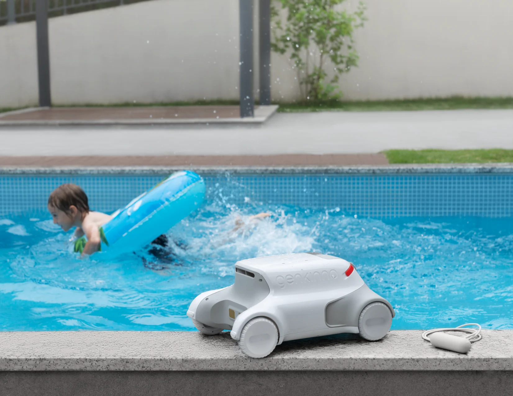 Stock Hot Sell Powerful Smart Cleaner Swimming Pool Accessories Filter Bag Cleaning Portable Automatic Pool Cleaner Robot