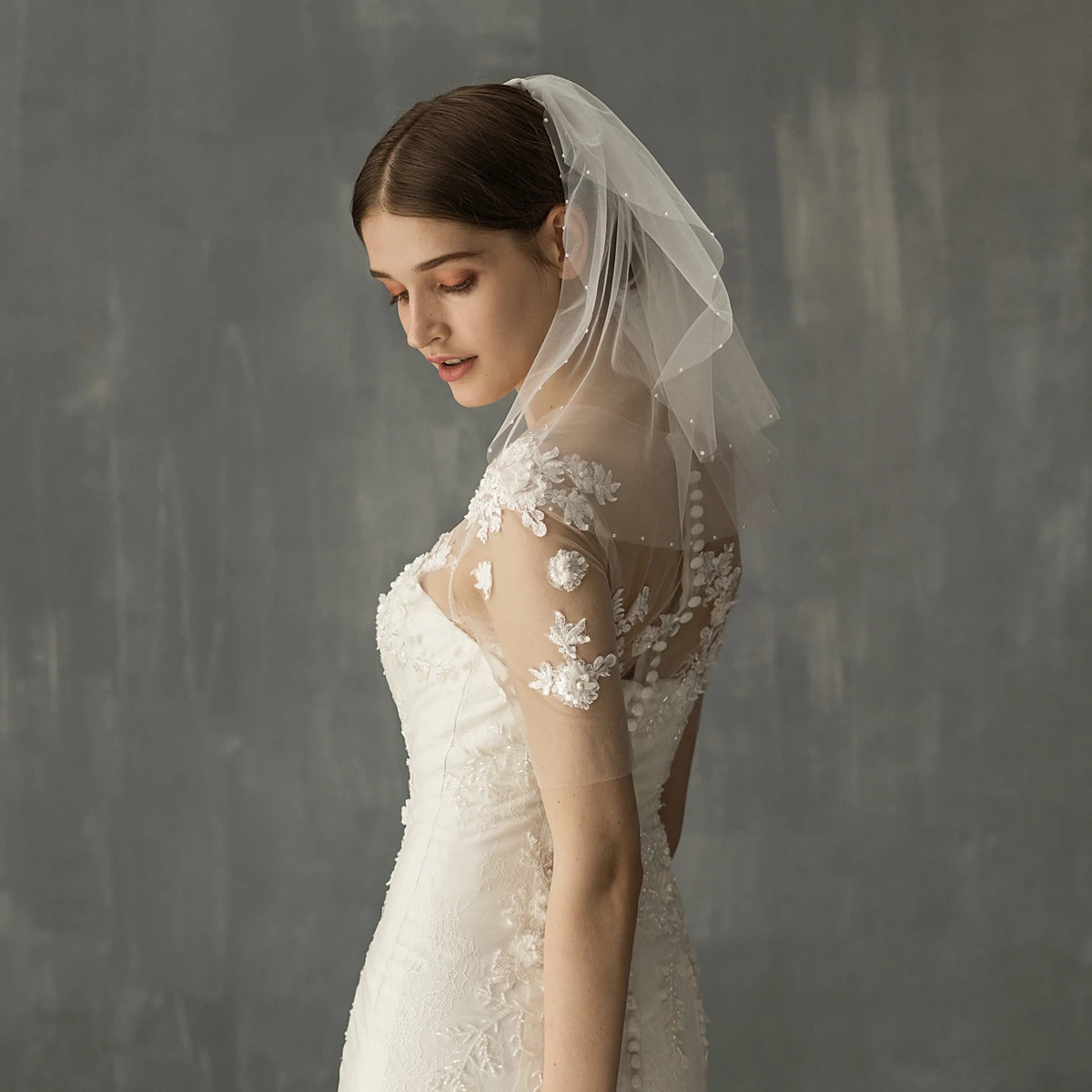 V627 Elegant Wedding Bridal Veil Soft Tulle Beading Handmade White Shoulder Short Brides Veil Women Marriage Accessories