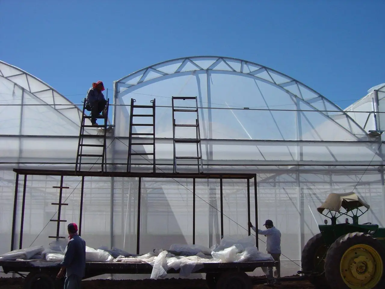  Multifunctional Greenhouse Cover Plastic Film for Agricultural/200micron /200 Um