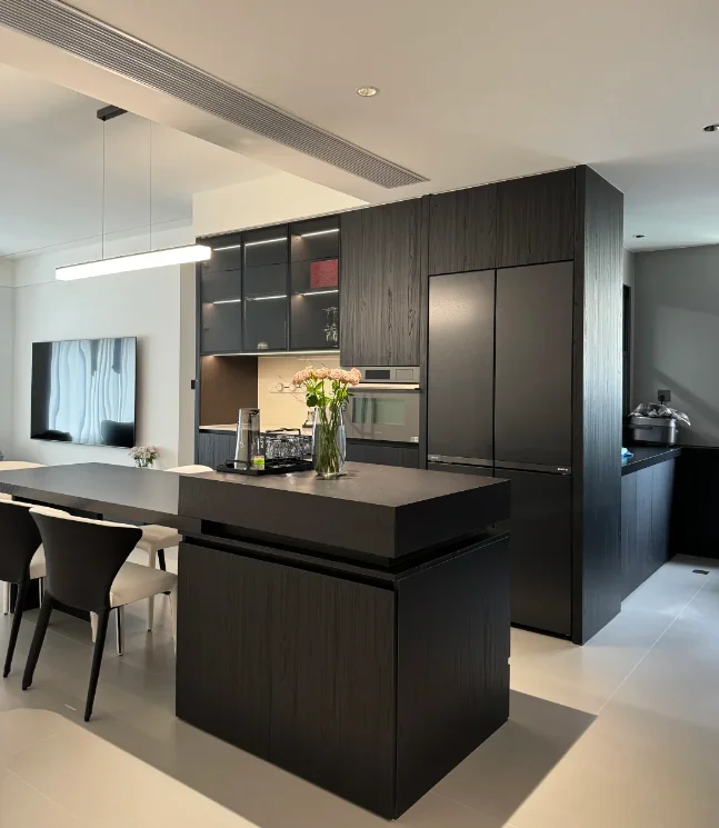 Vermonhouzz Modern Island Kitchen Designs Customized Complete Sets Handleless Retractable Cabinets Multi-functional Solid Tables