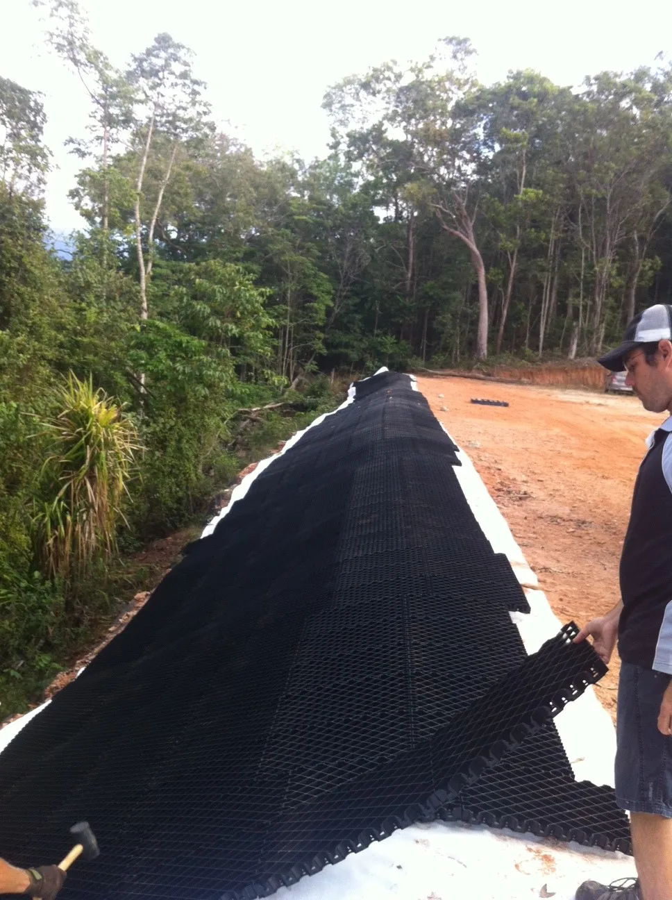 HDPE Parking Honeycomb Gravel Grass Paver Hot Sales Factory Price Plastic Grid Black Green Belts Packing Parts Garden Protection