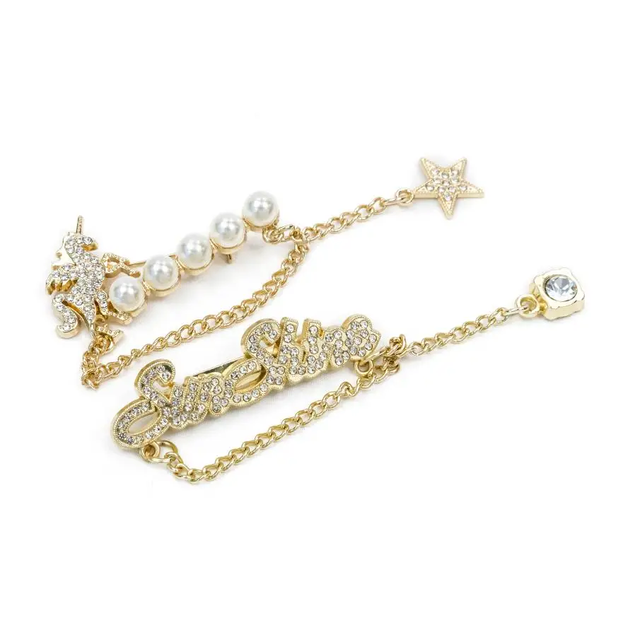 Wholesale Factory Luxury Custom Brand Women Letter Shape Rhinestone Pearl Word Pins Brooch Designer Metal Brooches