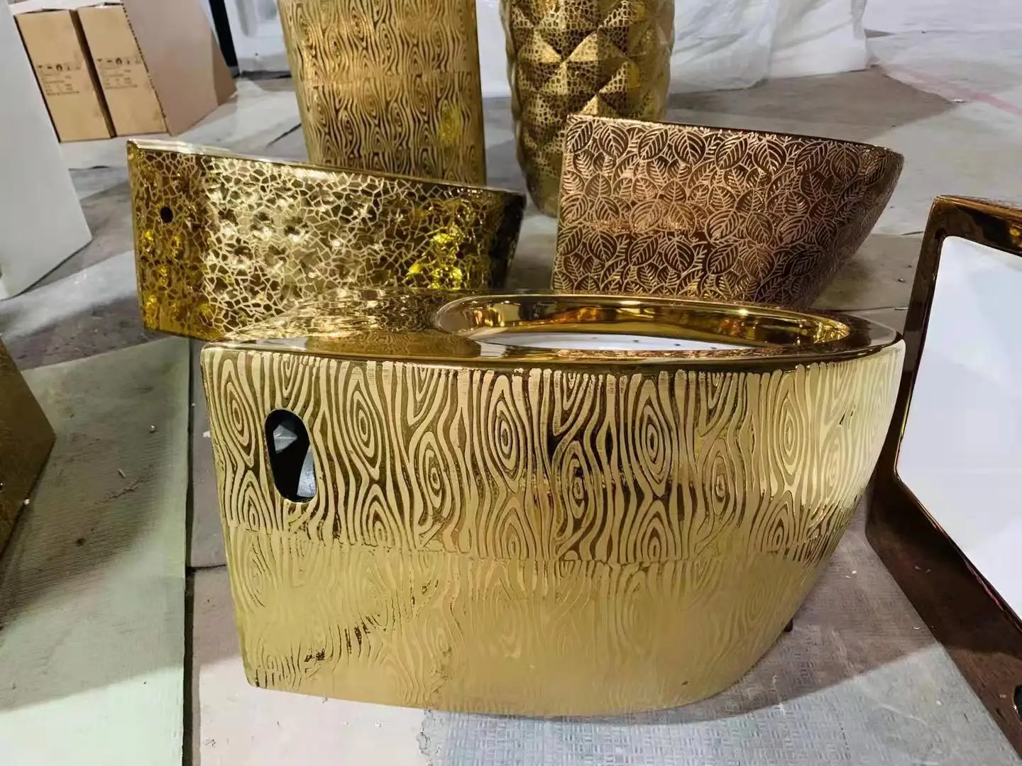 High Quality of Wc Wall Hung Wc Toilets Toilet for Bathroom Rose Gold Modern Seat Cover White Ceramic Round Wall Mounted toilet